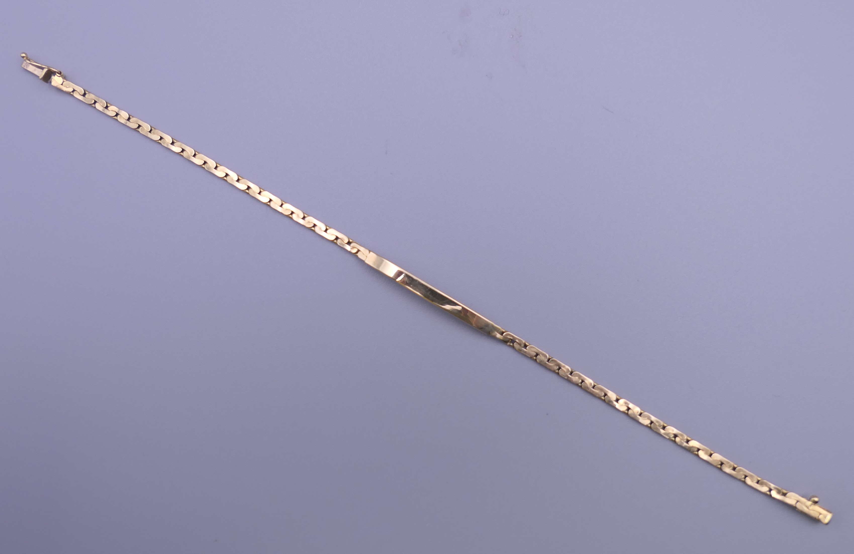 An 18 ct gold ID bracelet. 9 grammes. 20 cm long. - Image 4 of 7