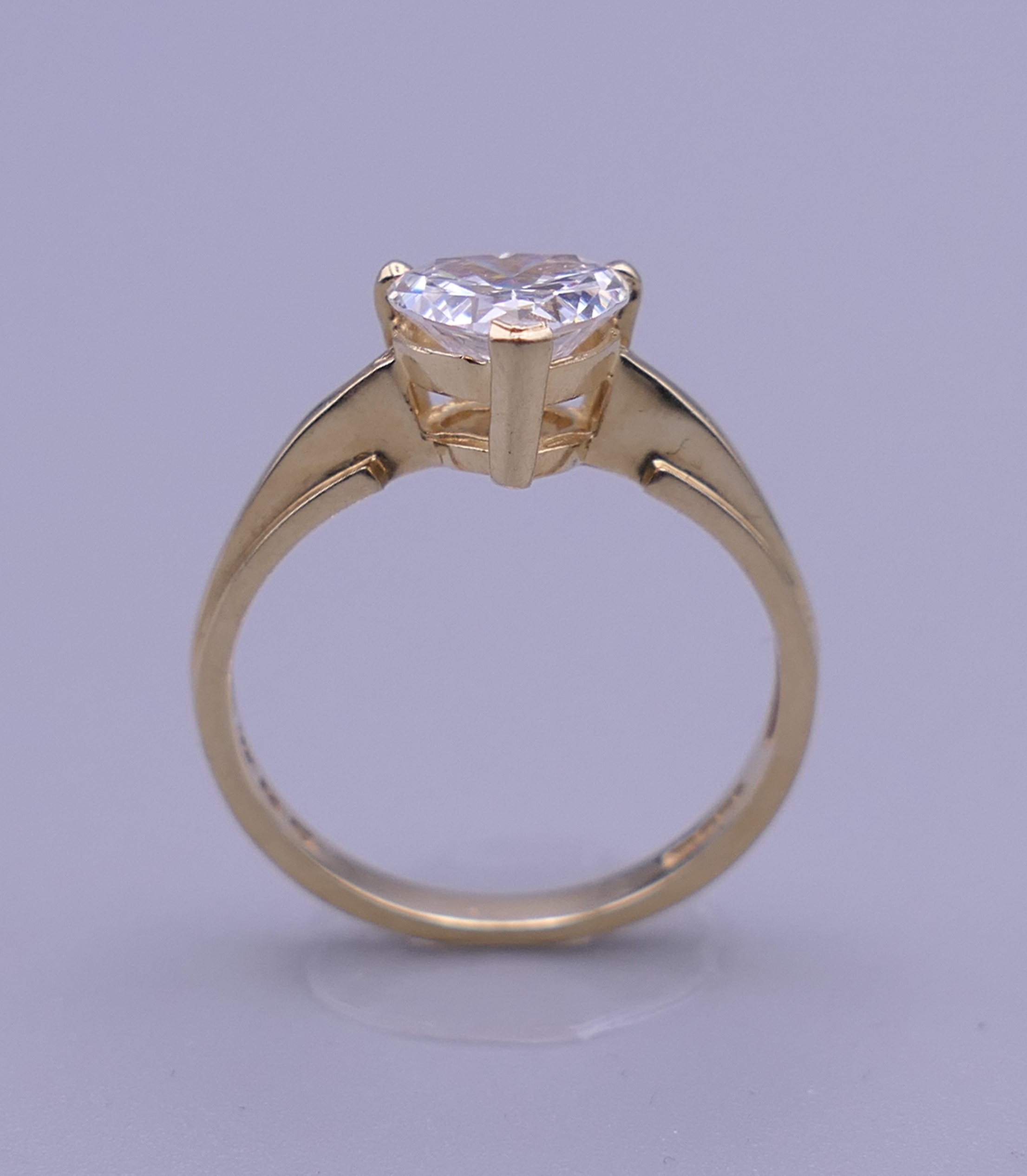 A 14 ct gold cubic zirconia ring. Ring size M. 2.3 grammes total weight. - Image 3 of 7