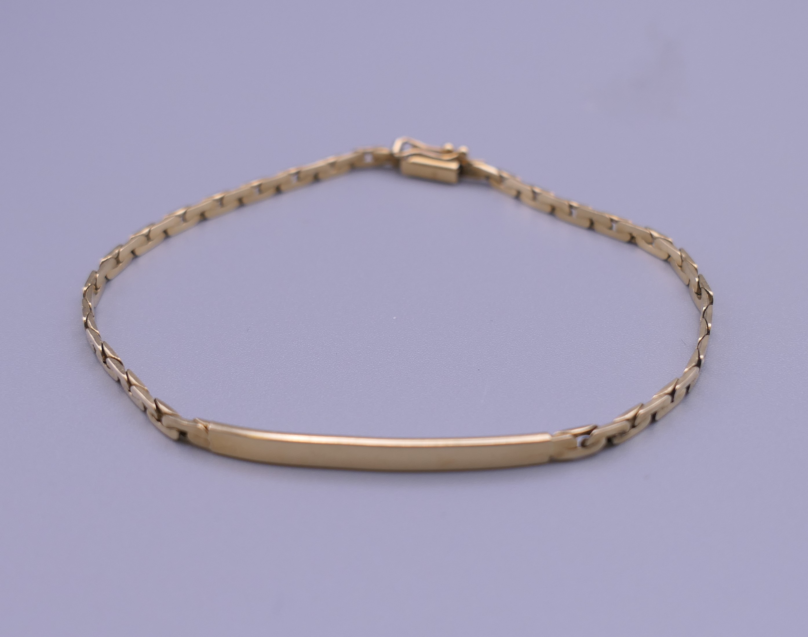 An 18 ct gold ID bracelet. 9 grammes. 20 cm long. - Image 2 of 7