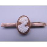 A 9 ct gold cameo brooch. 2 cm high.