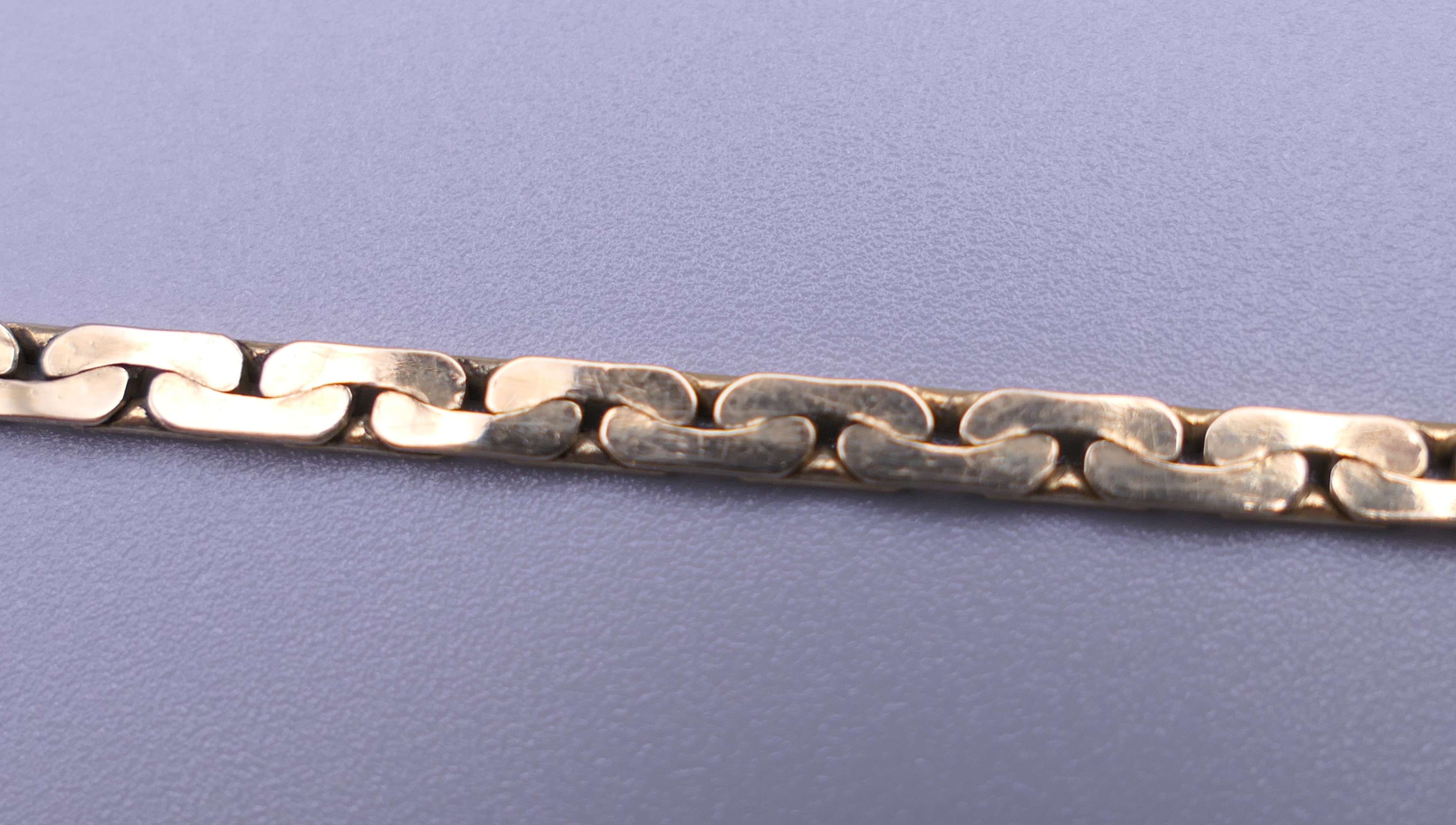 An 18 ct gold ID bracelet. 9 grammes. 20 cm long. - Image 6 of 7