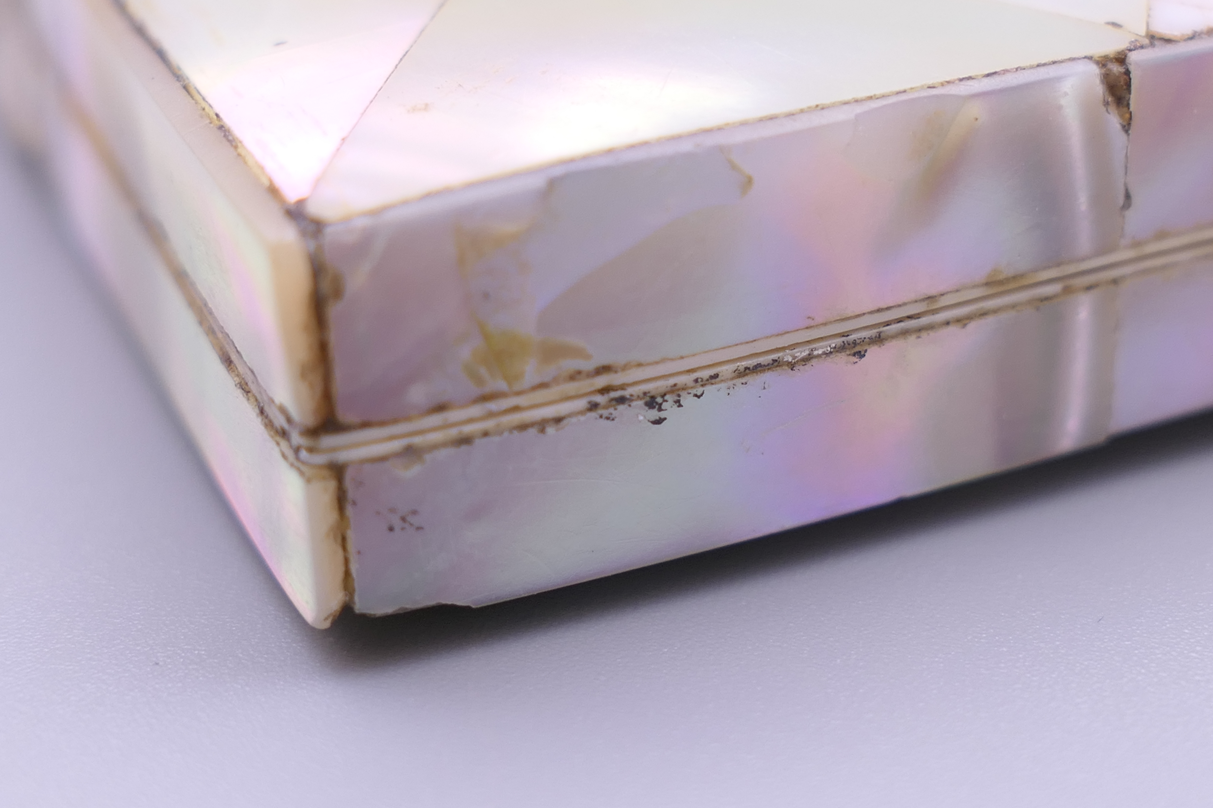 A Victorian mother-of-pearl card case. 11 x 8 cm. - Image 7 of 7