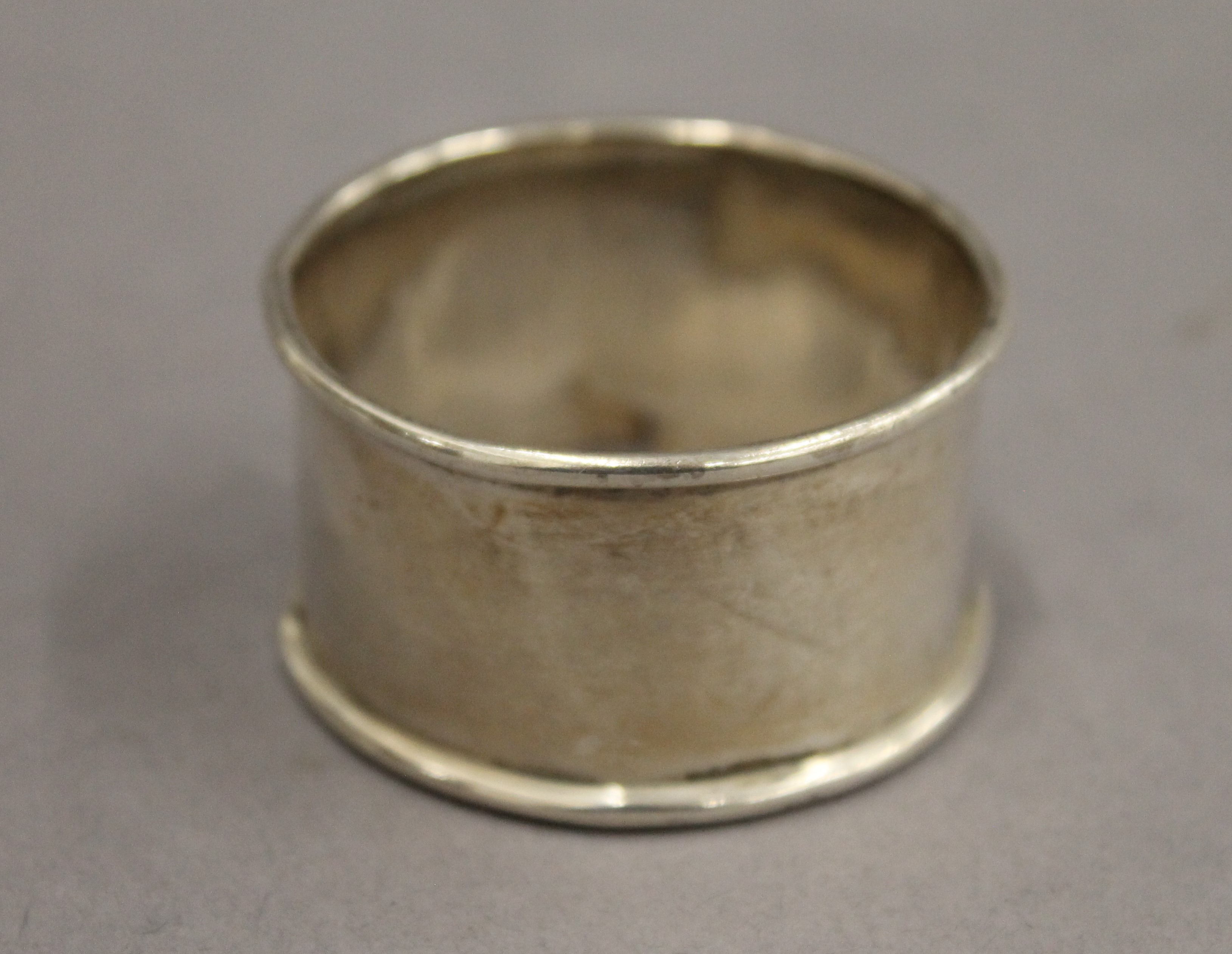 A pair of silver pierced dishes, a napkin ring and two strainers. The former 10 cm wide. 3. - Image 11 of 14