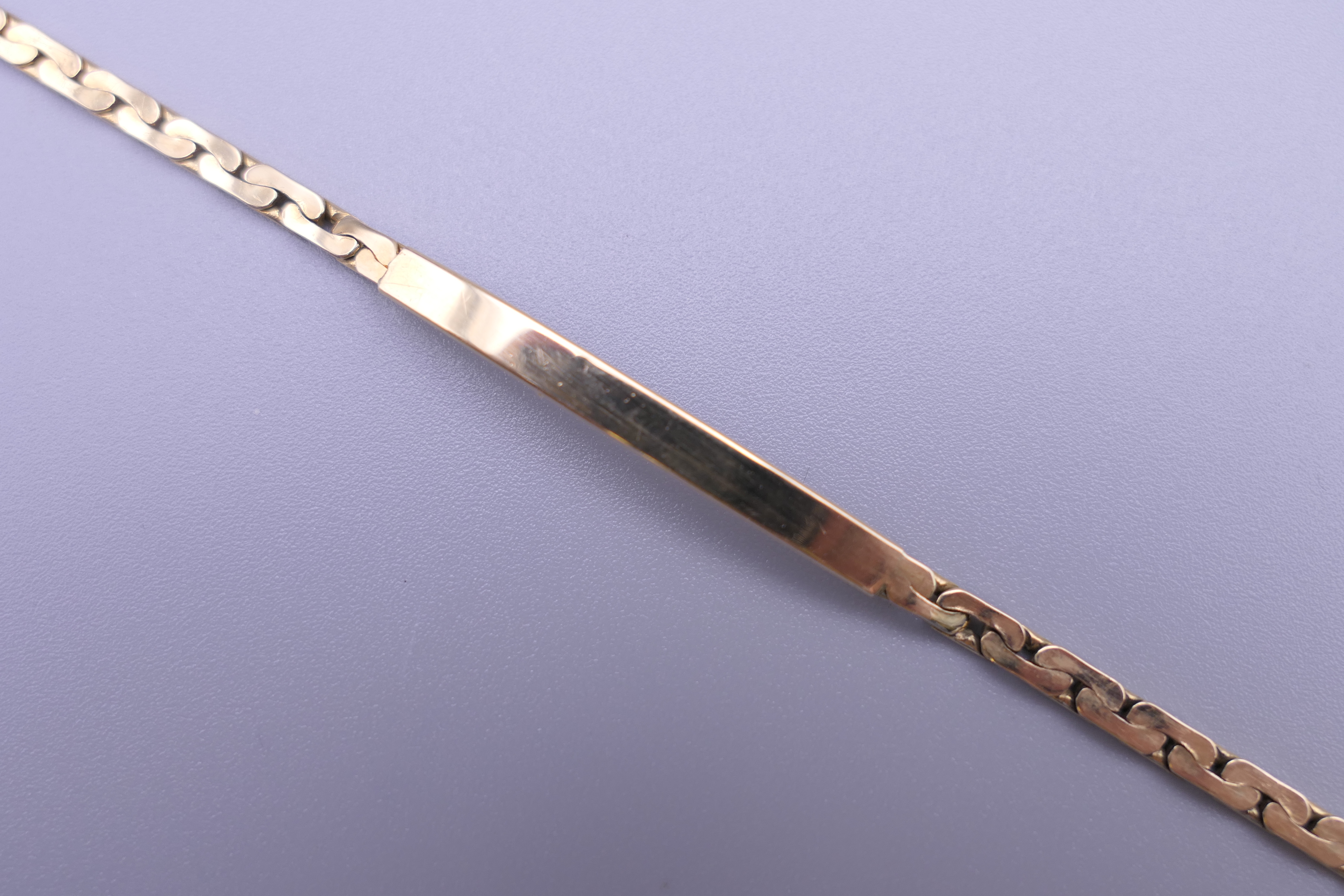 An 18 ct gold ID bracelet. 9 grammes. 20 cm long. - Image 5 of 7