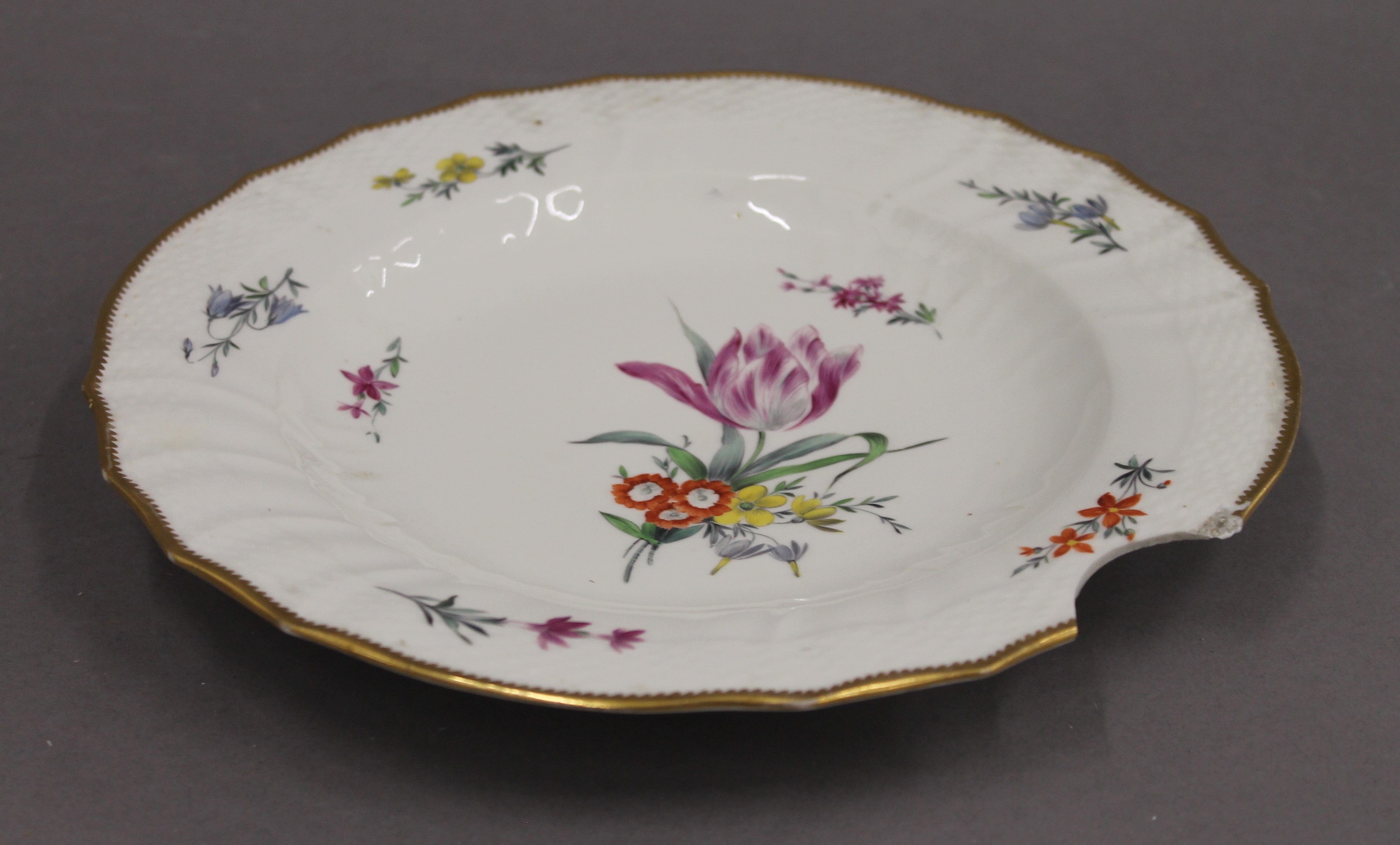 A quantity of Copenhagen porcelain florally decorated plates and dishes. - Image 7 of 18