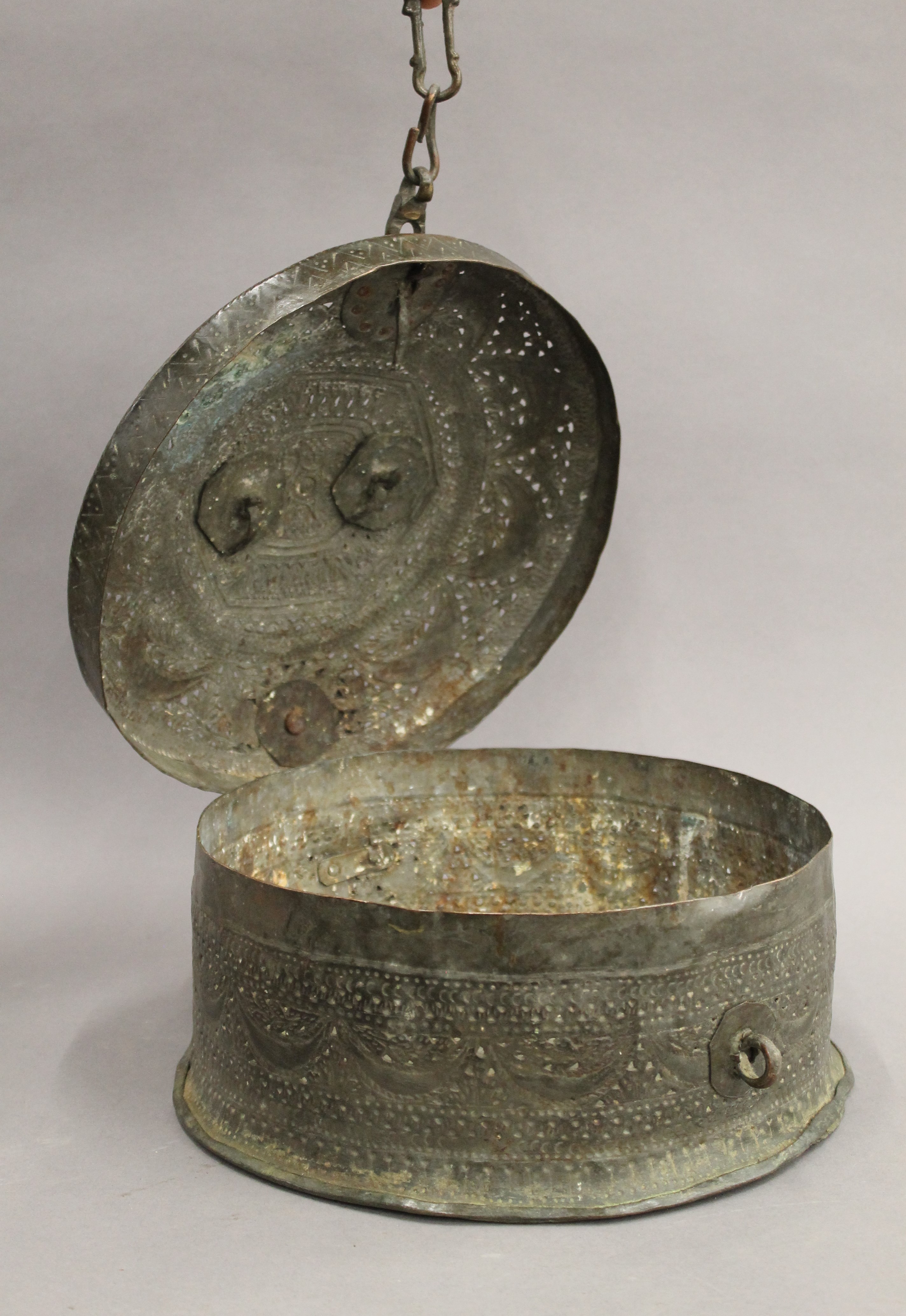 An Indian bronze lidded food box. 28.5 cm diameter. - Image 3 of 5