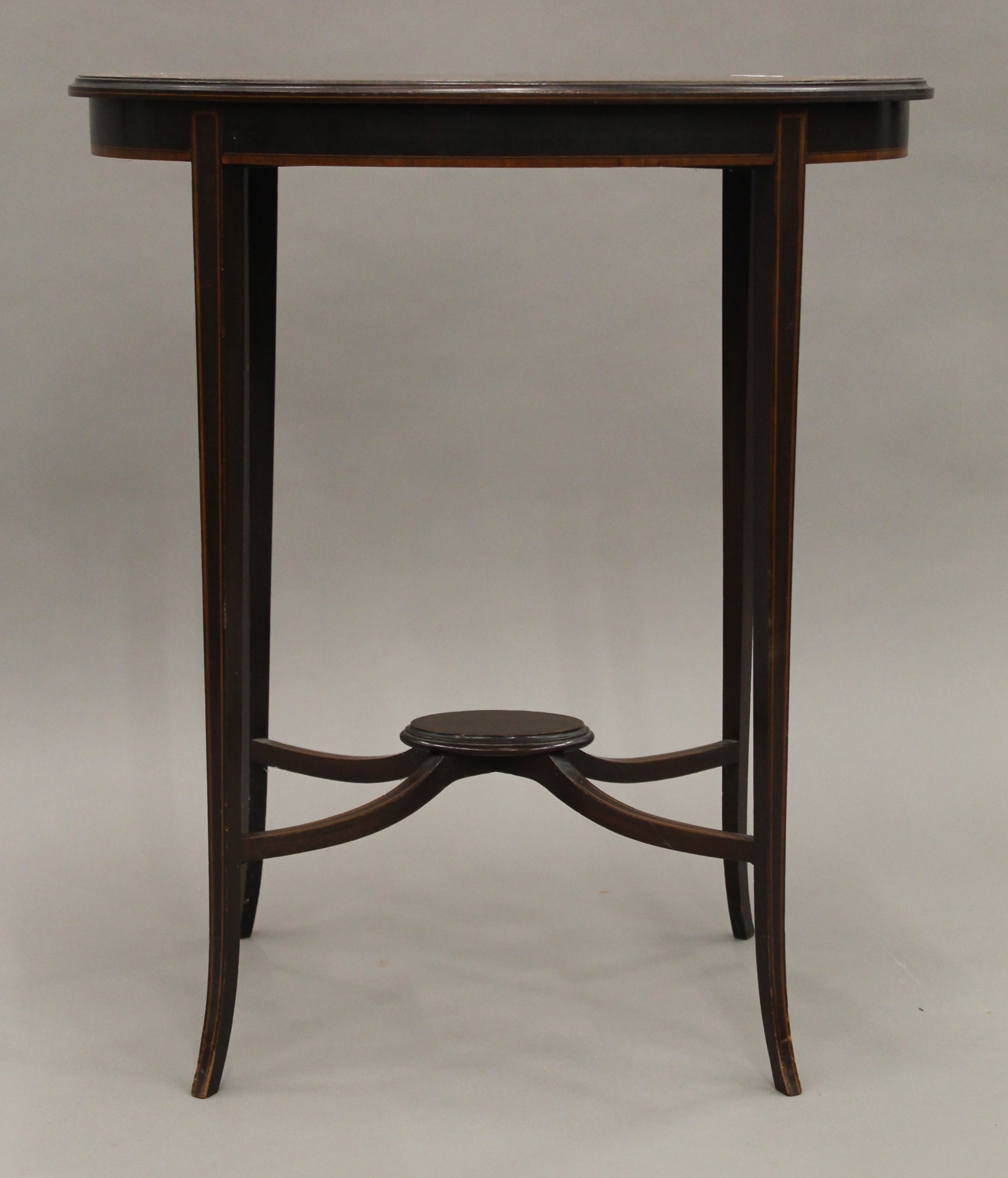 An Edwardian inlaid mahogany oval side table. 65 cm wide, 45 cm deep, 73 cm high. - Image 3 of 3