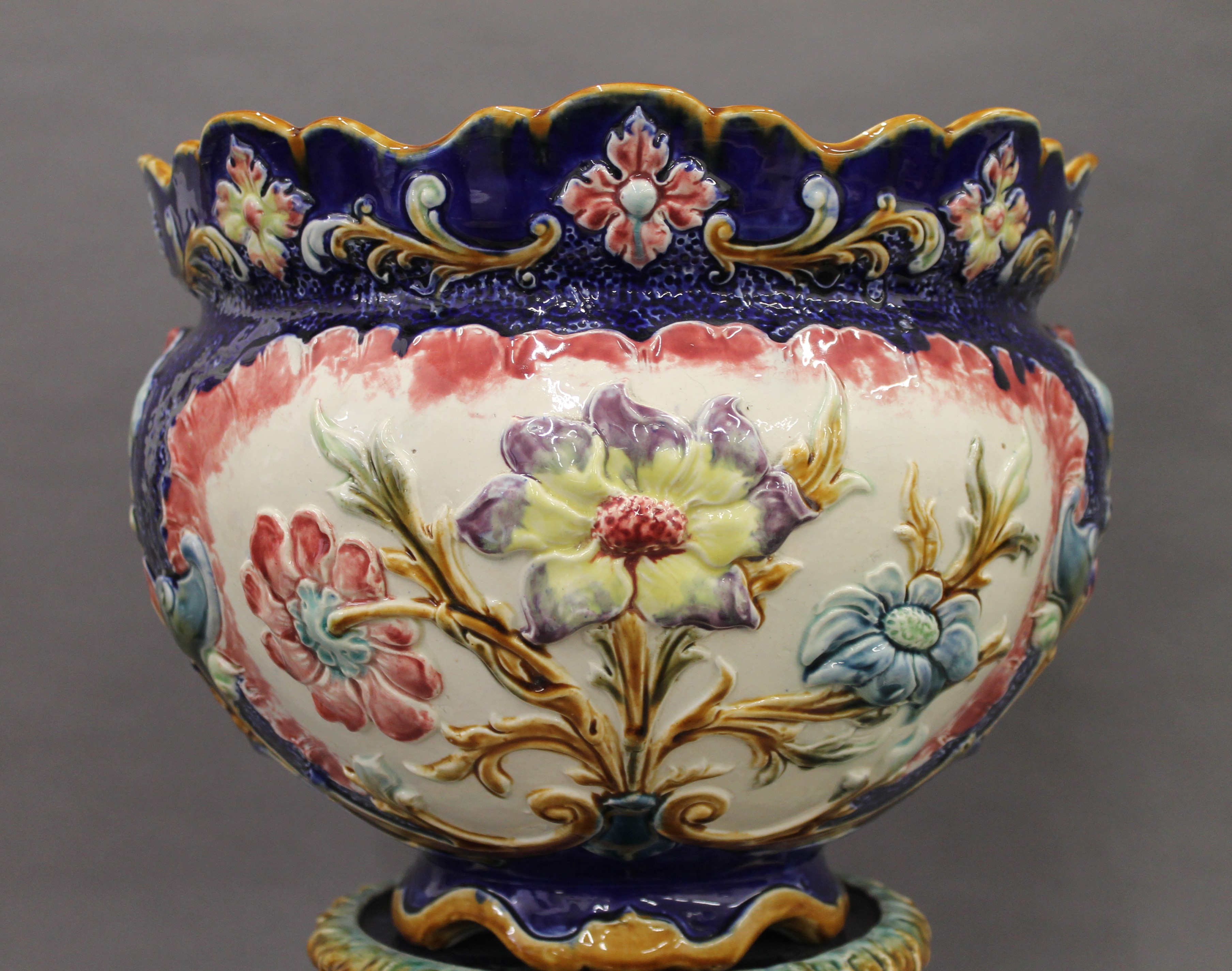 Two porcelain jardiniere's on stands. The largest 93 cm high overall. - Image 3 of 9