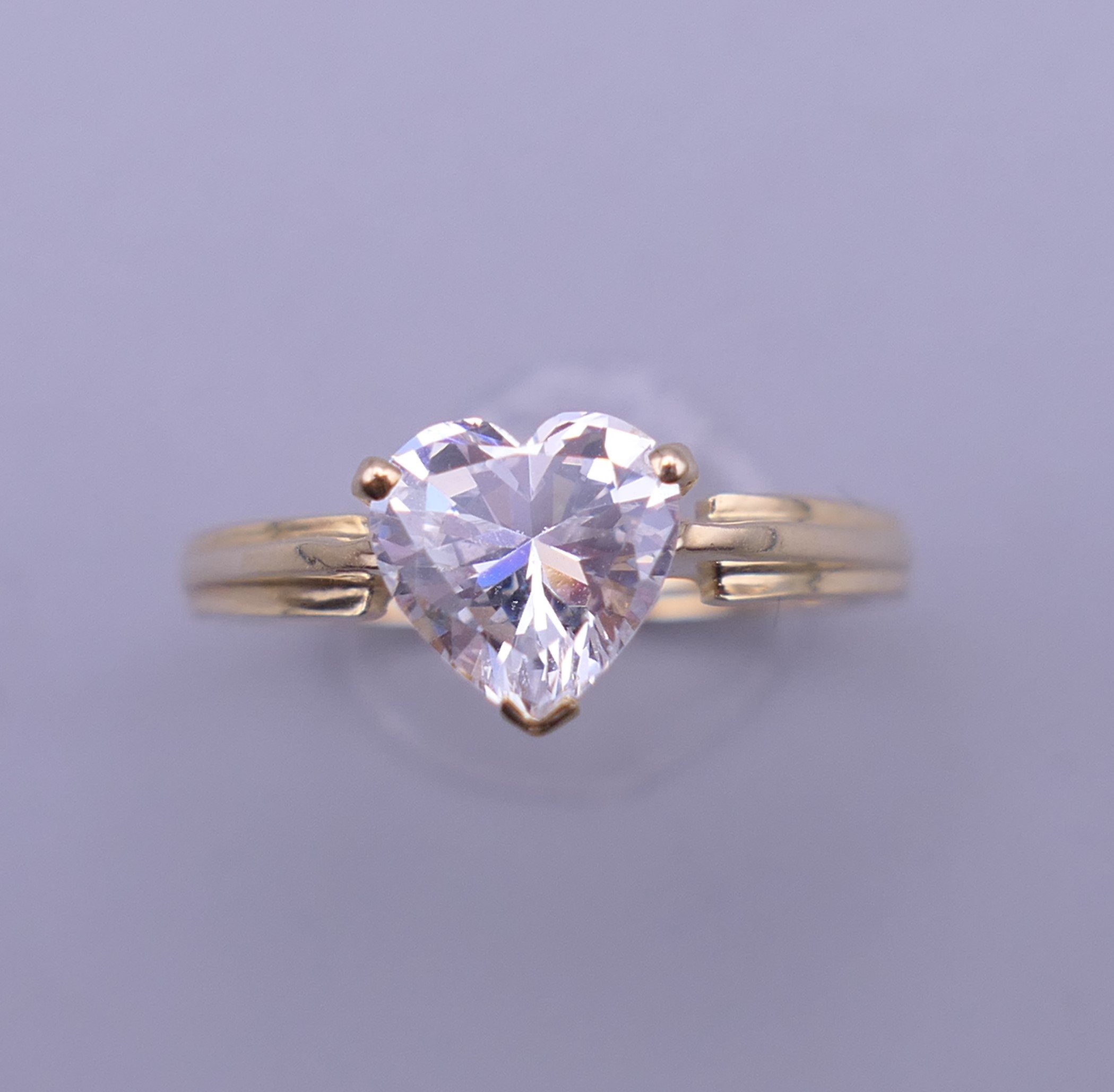 A 14 ct gold cubic zirconia ring. Ring size M. 2.3 grammes total weight. - Image 2 of 7