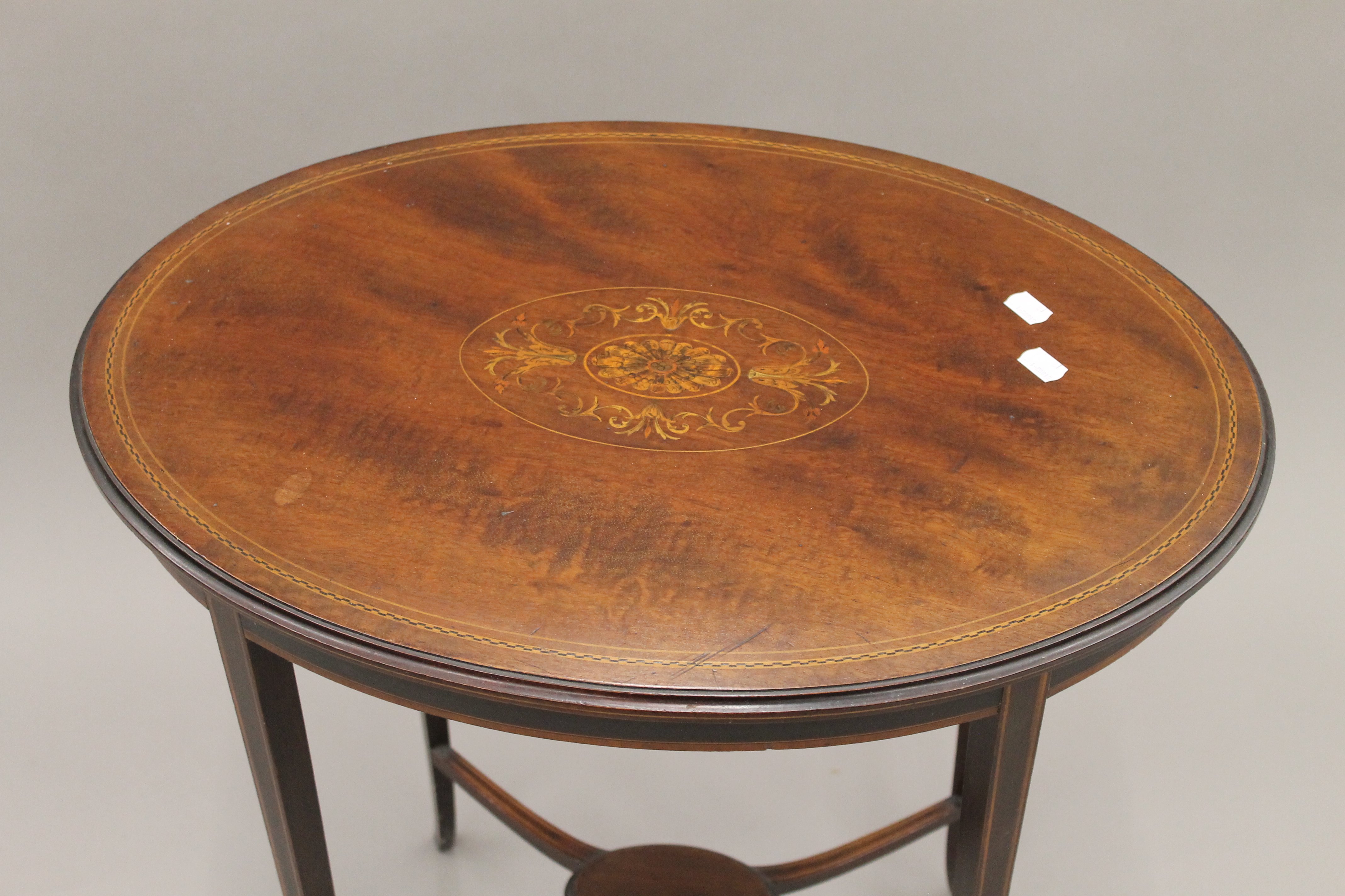 An Edwardian inlaid mahogany oval side table. 65 cm wide, 45 cm deep, 73 cm high. - Image 2 of 3