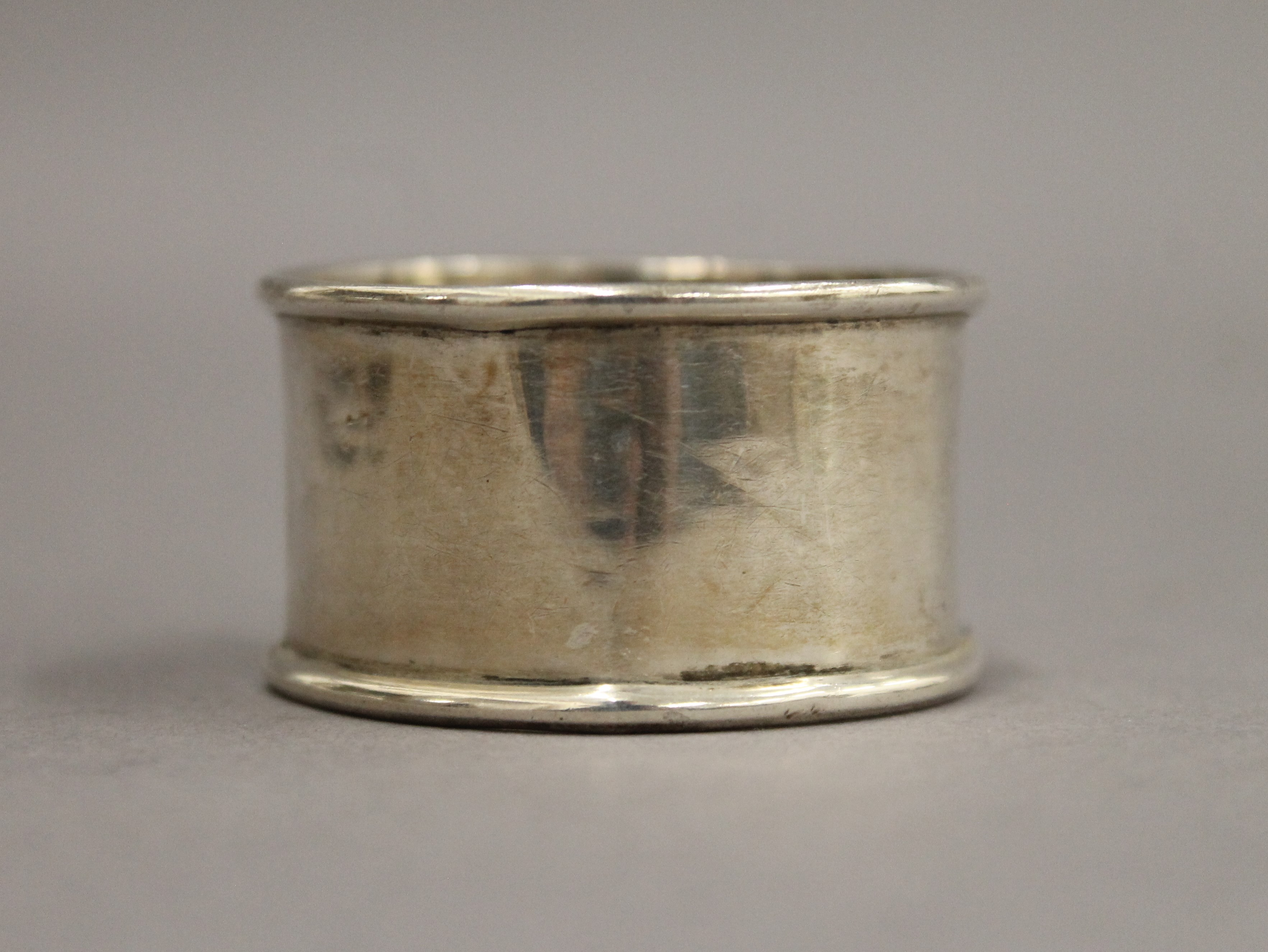 A pair of silver pierced dishes, a napkin ring and two strainers. The former 10 cm wide. 3. - Image 12 of 14