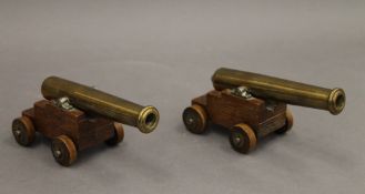 A pair of model desk canons. 14 cm long.