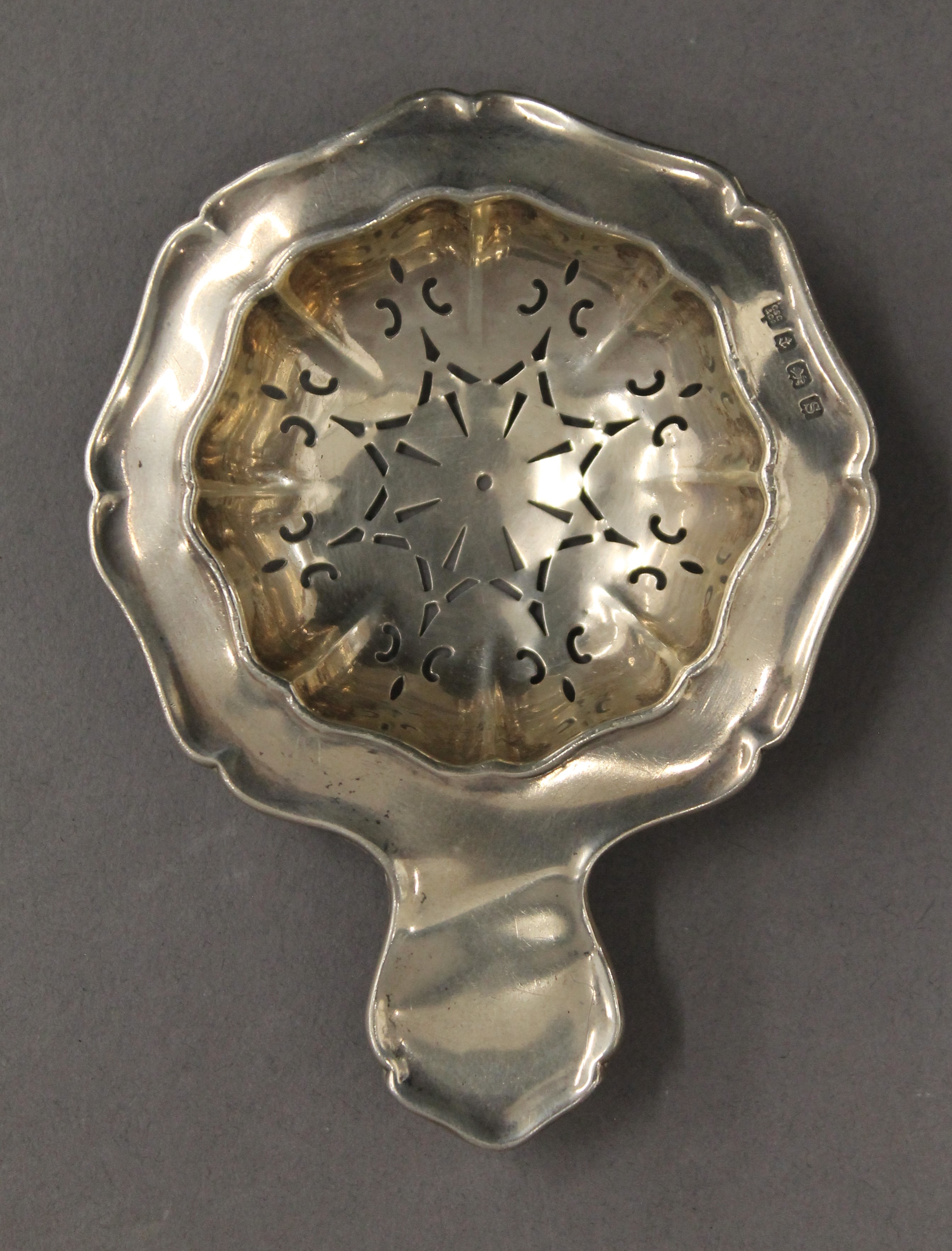 A pair of silver pierced dishes, a napkin ring and two strainers. The former 10 cm wide. 3. - Image 8 of 14