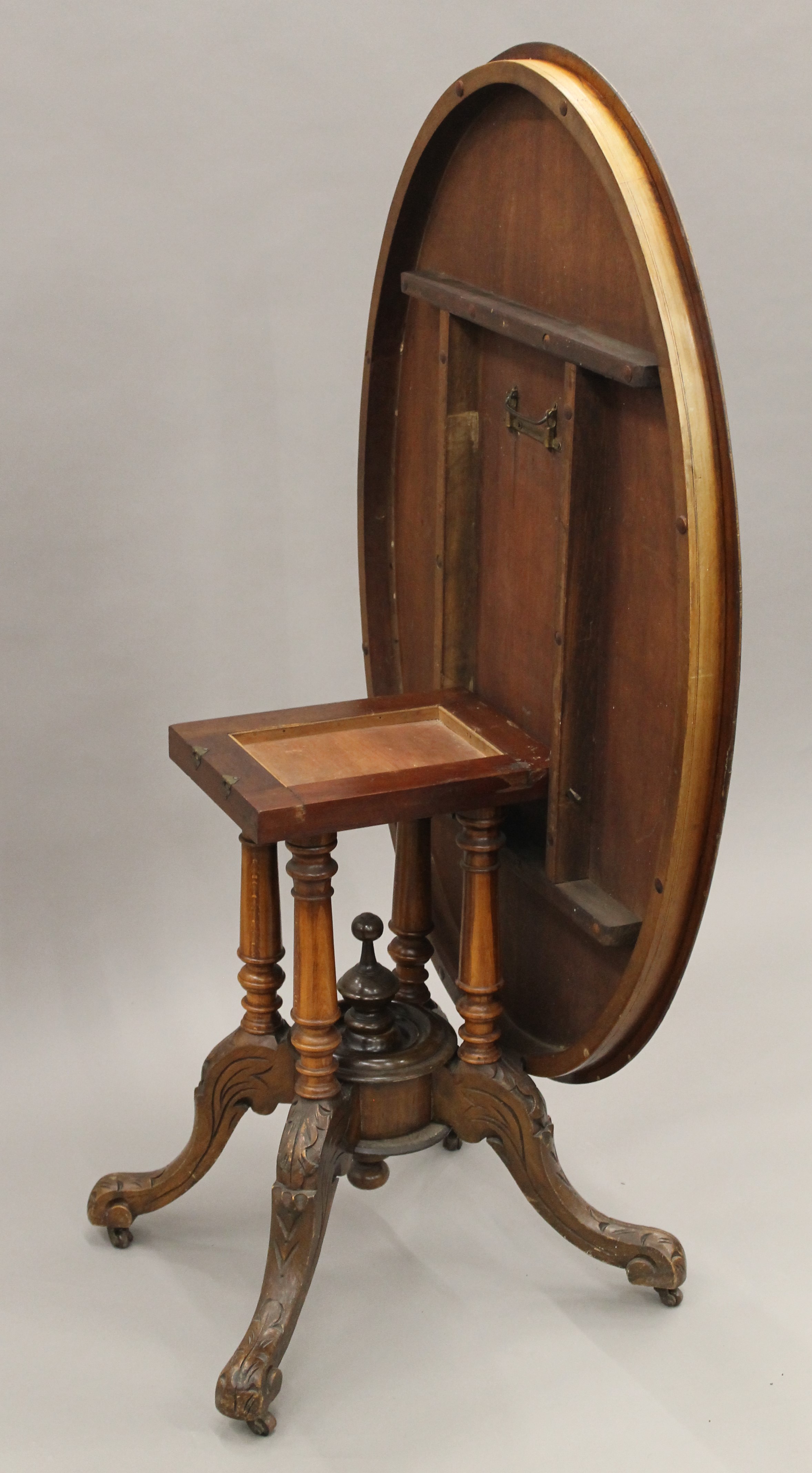 A Victorian walnut loo table. 117 cm long. - Image 5 of 6