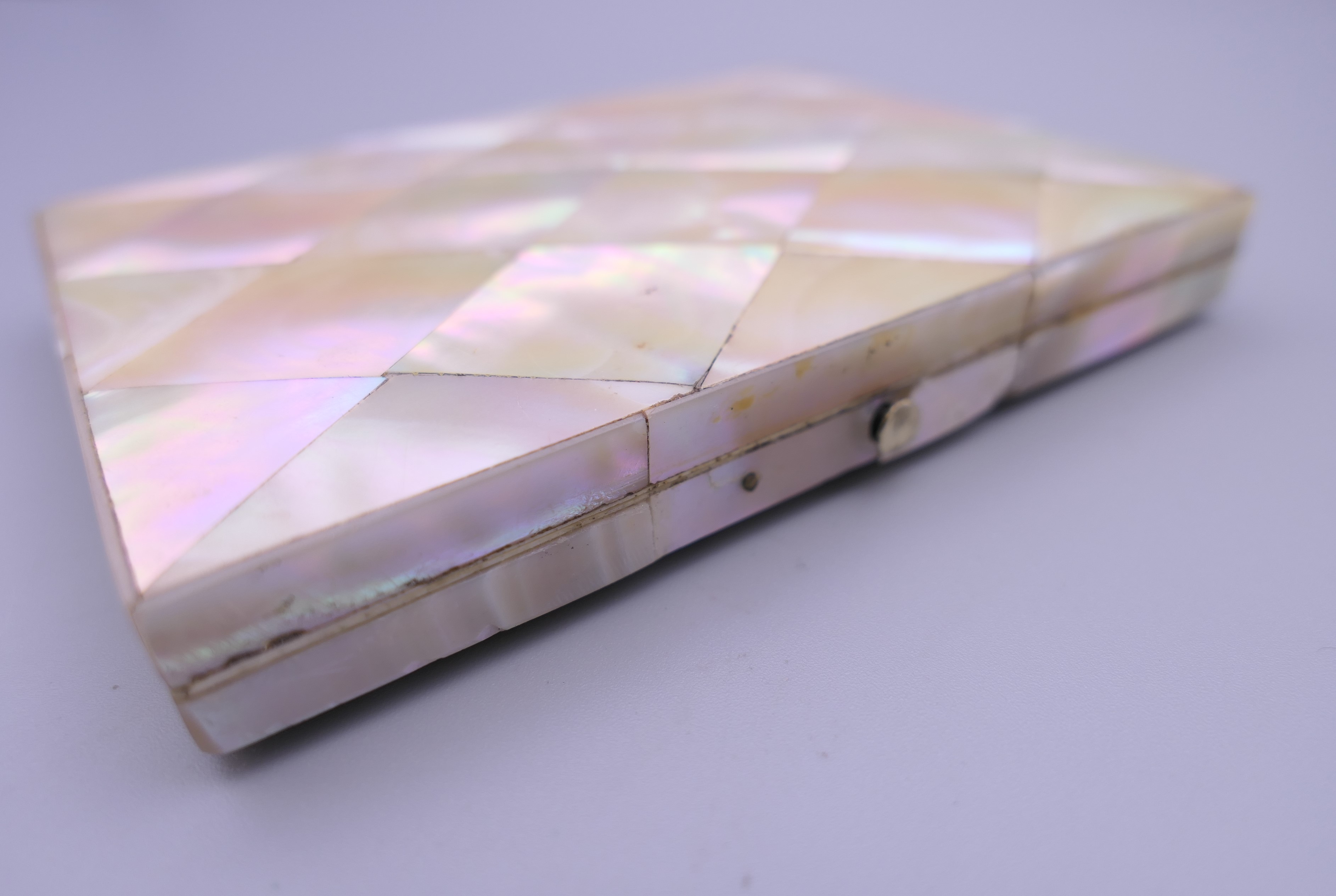 A Victorian mother-of-pearl card case. 11 x 8 cm. - Image 3 of 7