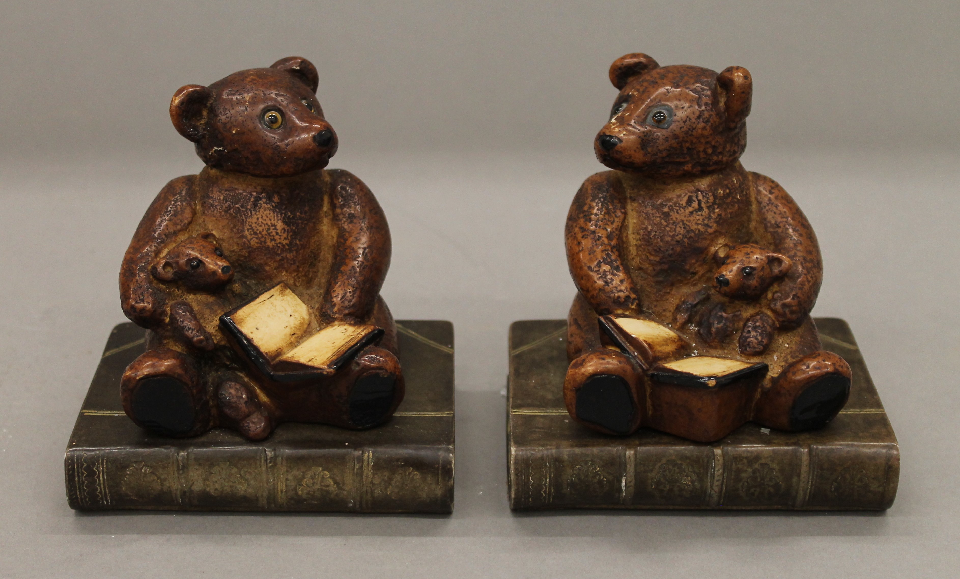 A pair of bear form bookends. 10 cm high.