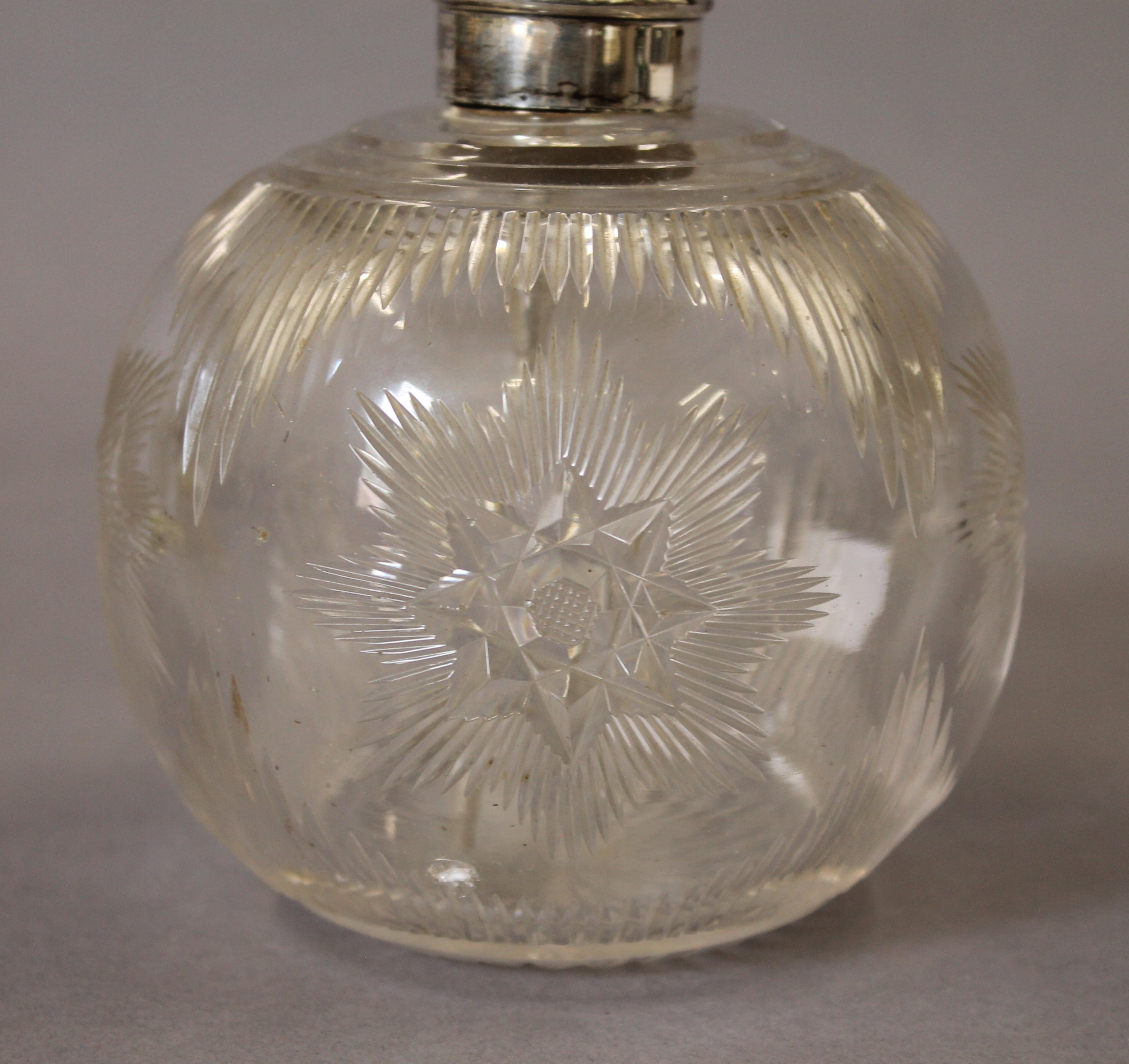 A silver topped atomiser scent bottle. 19.5 cm high. - Image 4 of 4