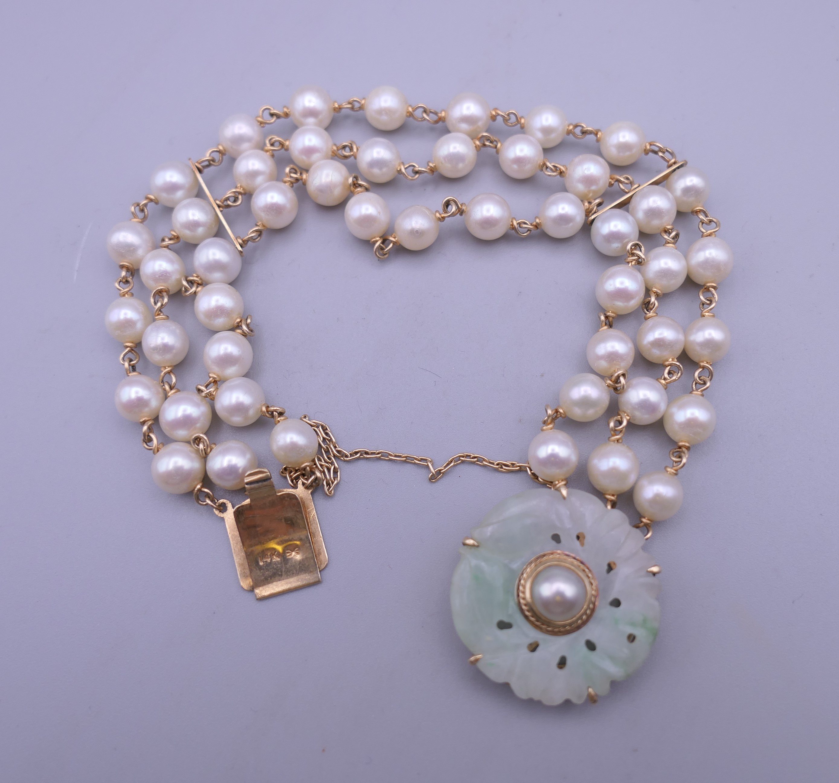 A 14 ct gold jade and pearl bracelet. 19 cm long. - Image 2 of 7