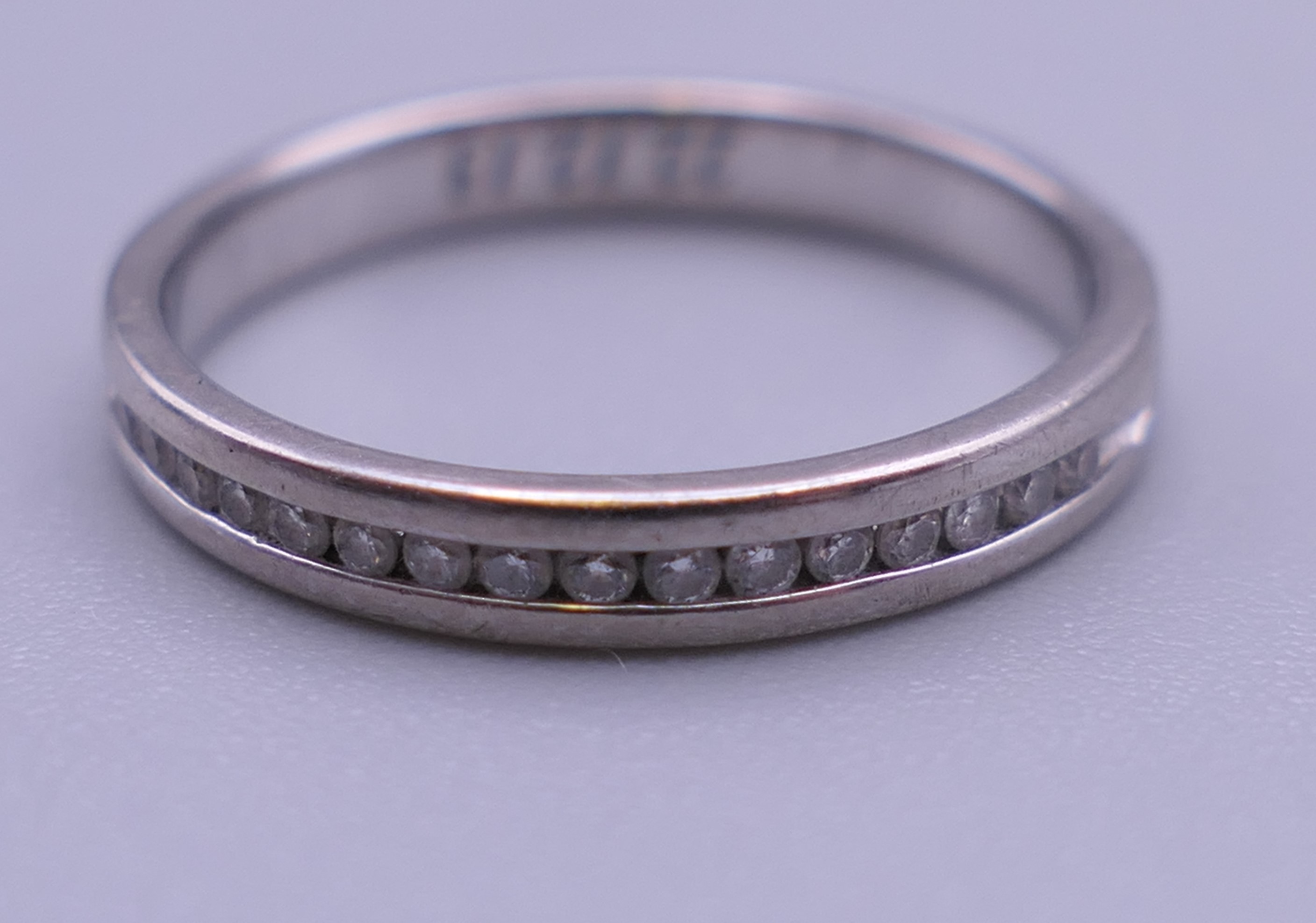 An 18 ct gold and diamond half hoop eternity ring. Ring size H/I. 1.8 grammes total weight. - Image 3 of 7