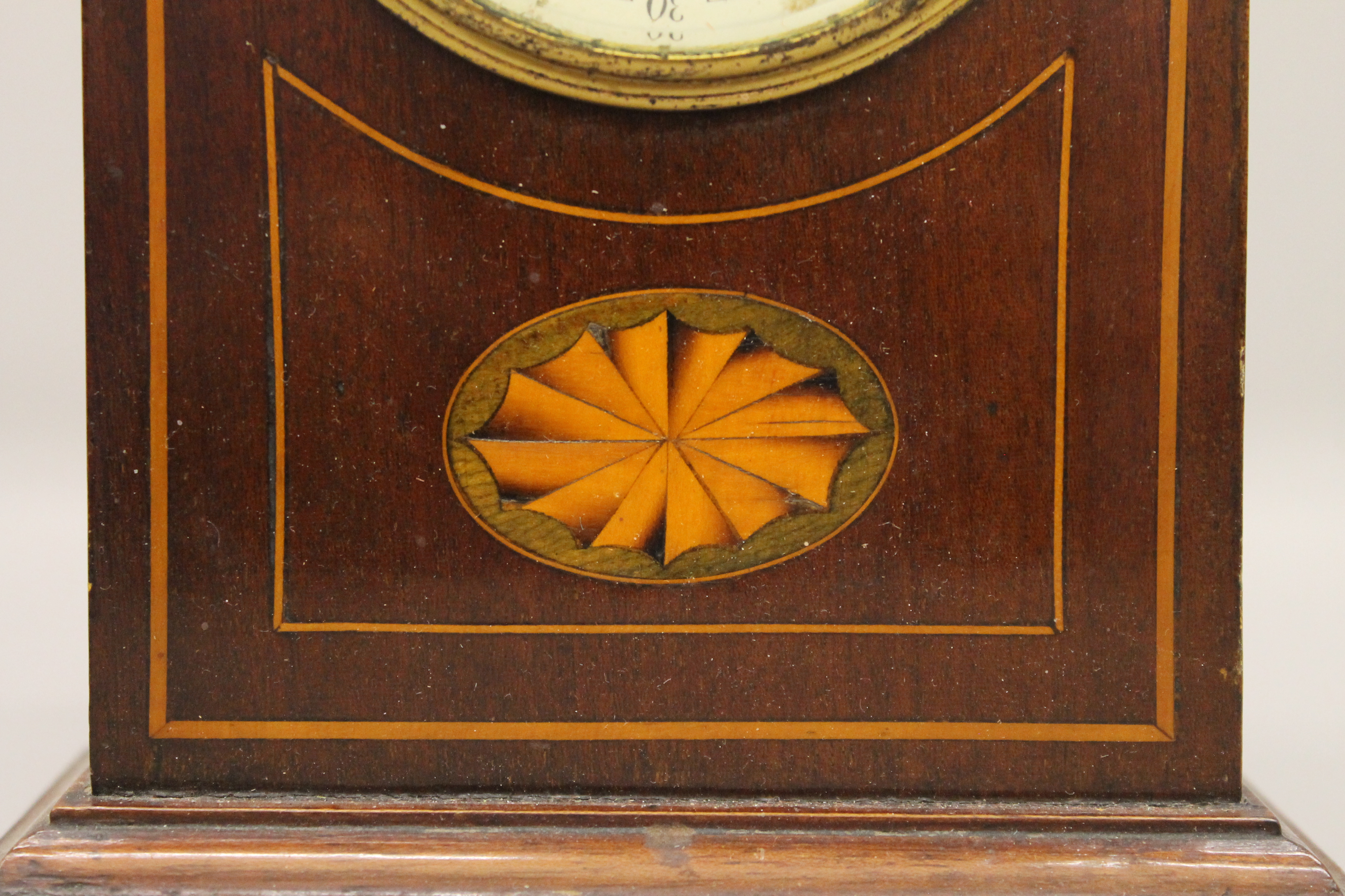 An Edwardian inlaid mahogany mantle clock. 22 cm high. - Image 5 of 10