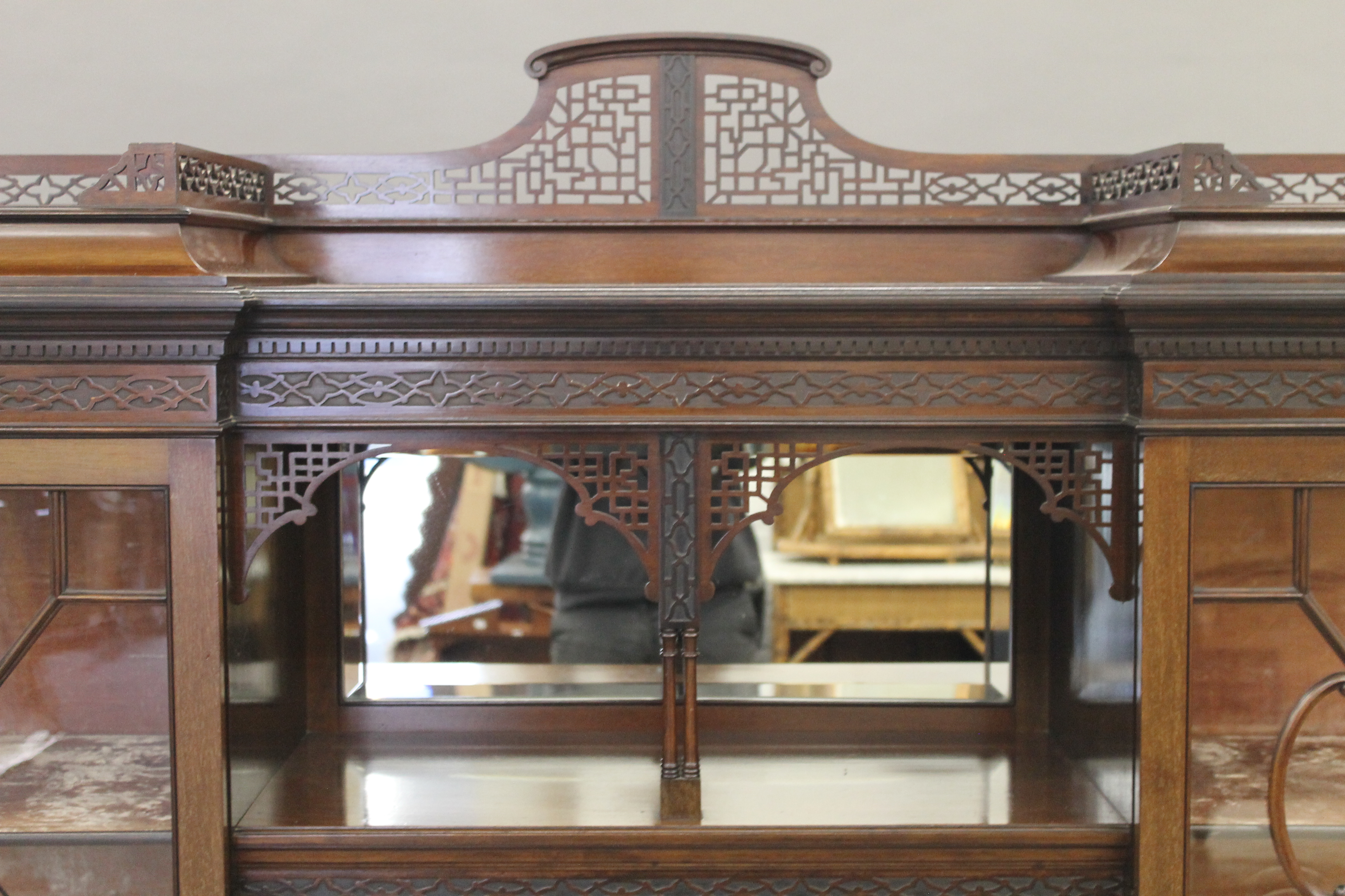 An Edwardian mahogany display cabinet. 171. - Image 3 of 4