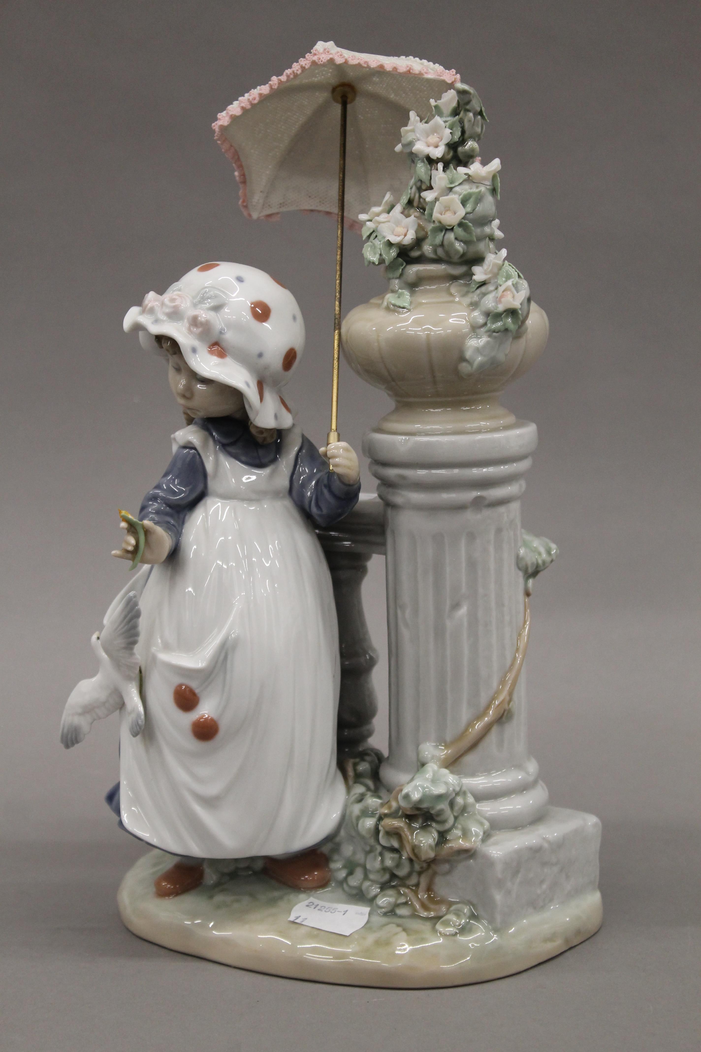 A Lladro figurine. 30 cm high. - Image 3 of 5