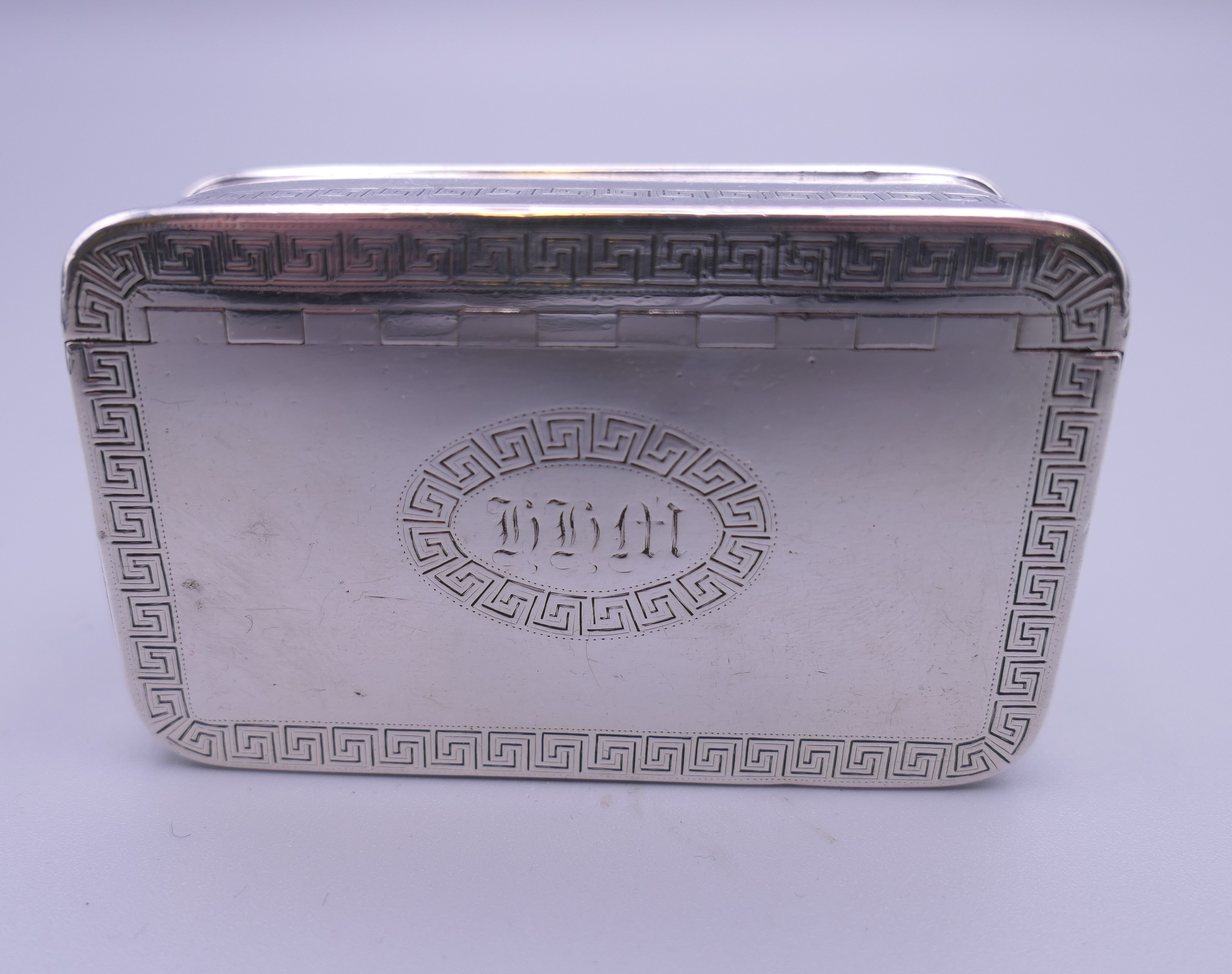 An Irish silver rectangular snuff box, Dublin 1807, maker James England. 109 grammes. - Image 4 of 7
