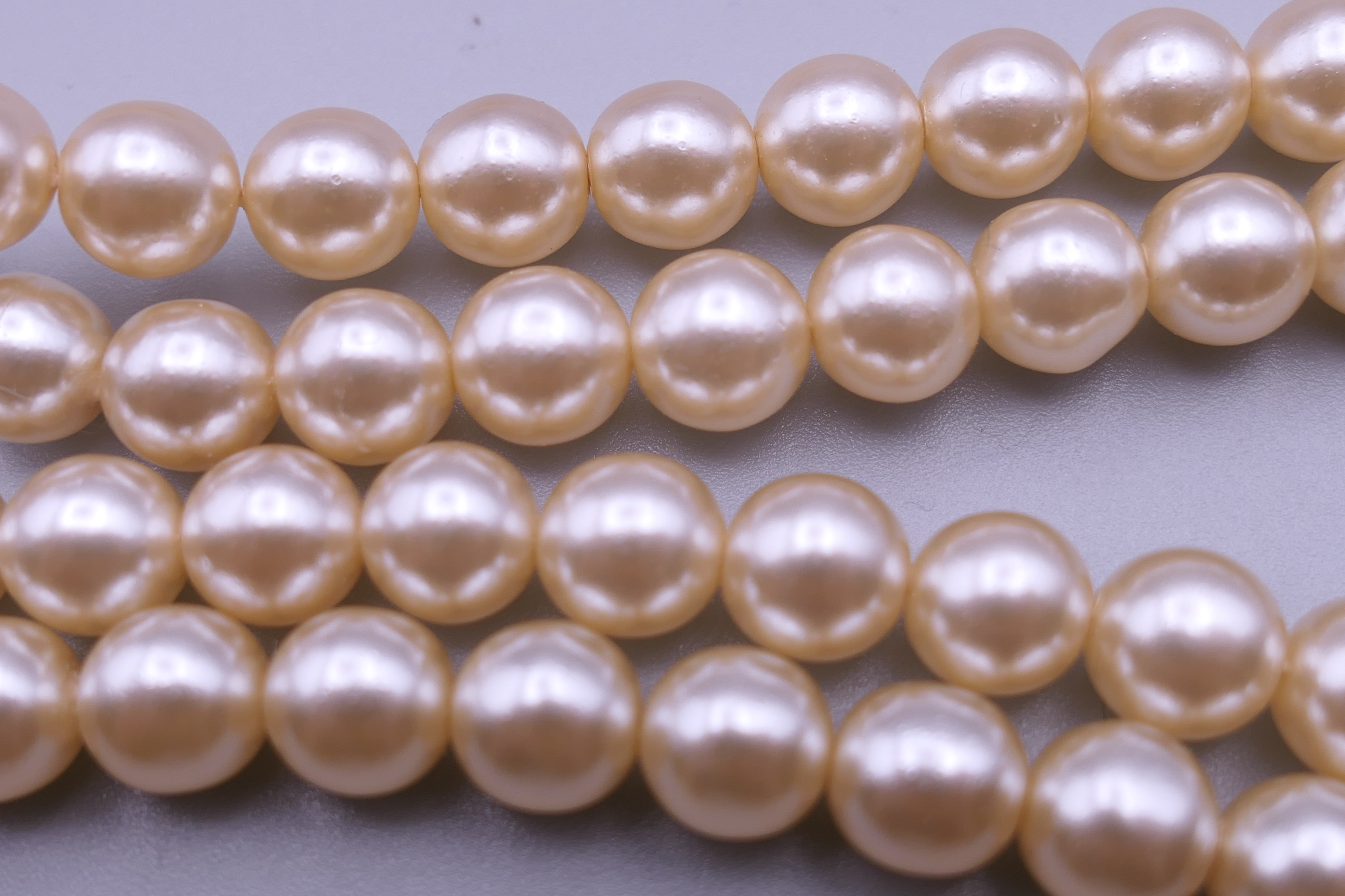 A two strand pearl necklace and a four strand pearl necklace. Each 47 cm long. - Image 8 of 9