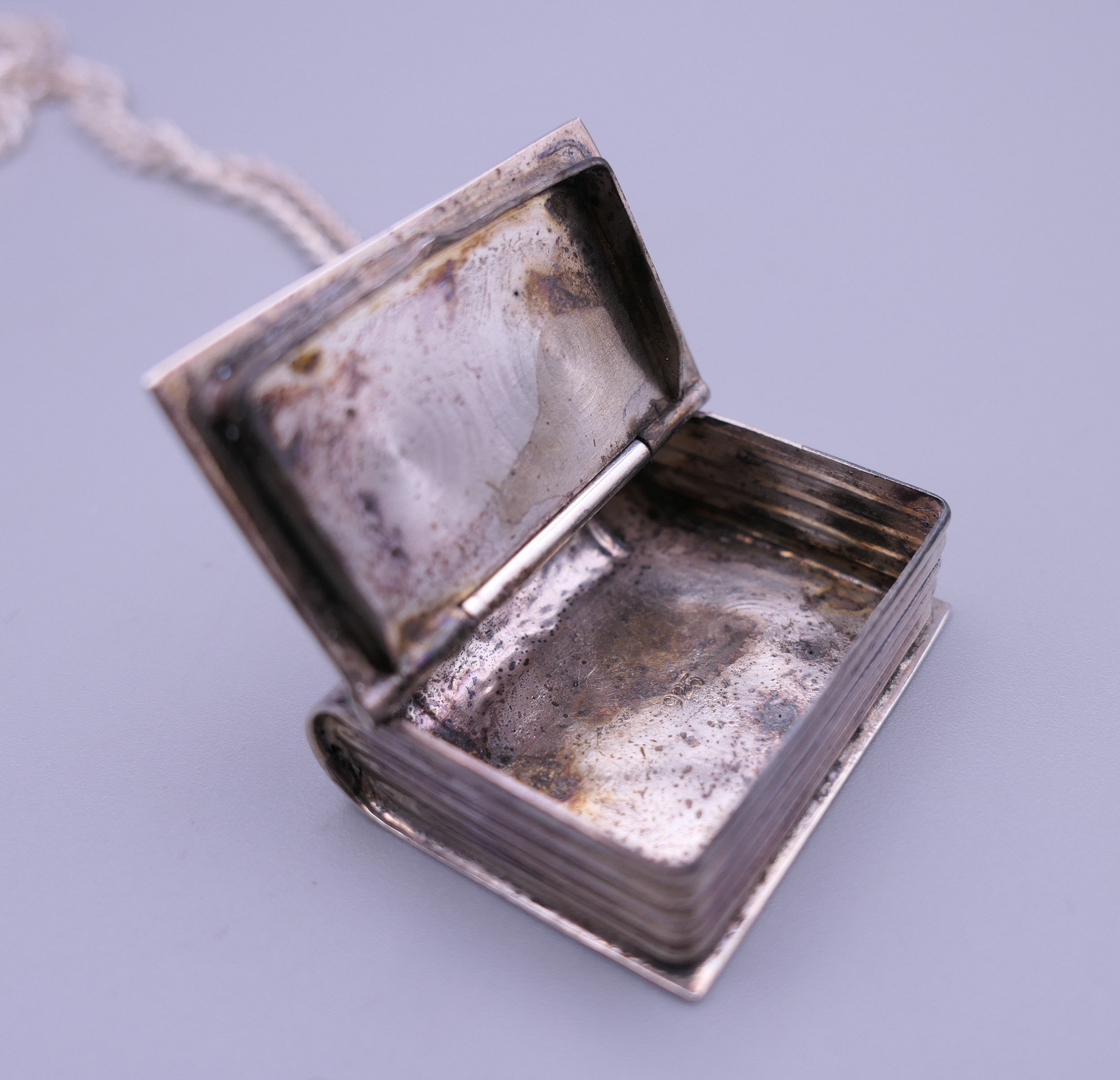 A book form pendant on chain. The pendant 3.5 cm high. - Image 3 of 6
