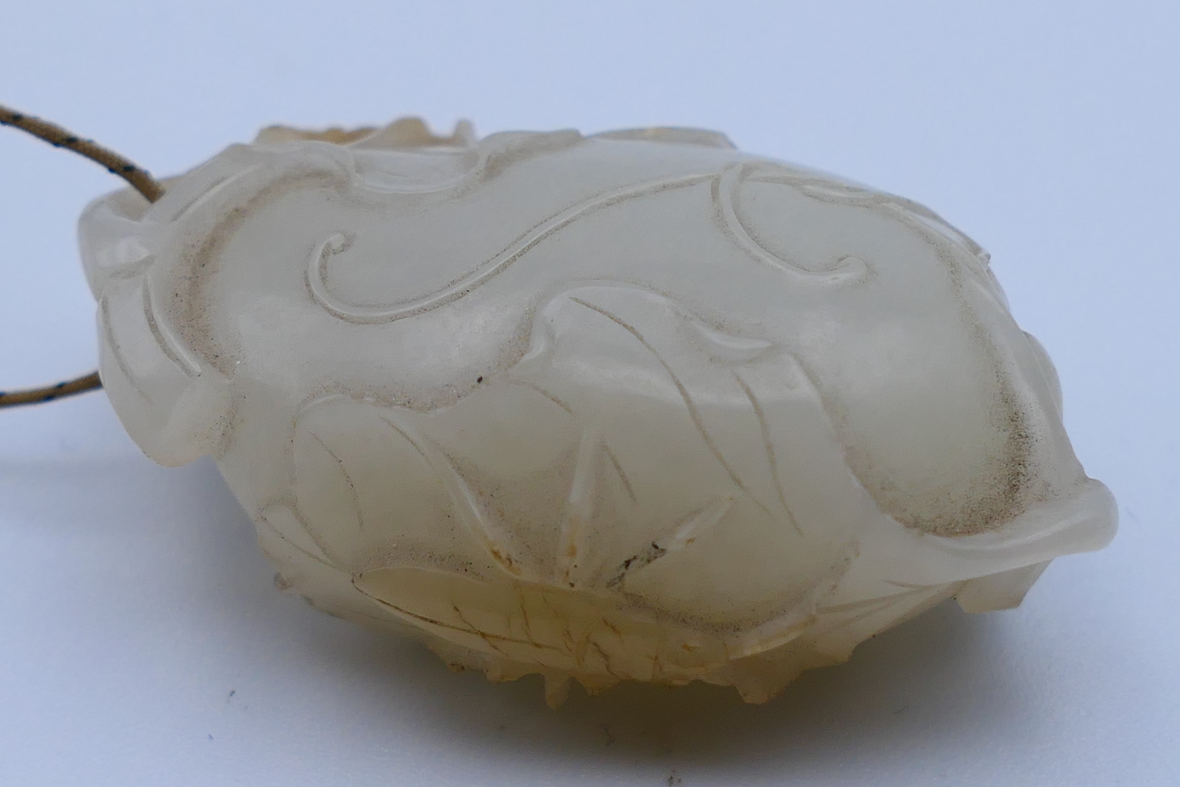 A Chinese mutton fat carved jade pendant, formed as insects on a flowering fruit. 4.5 cm high. - Image 5 of 13