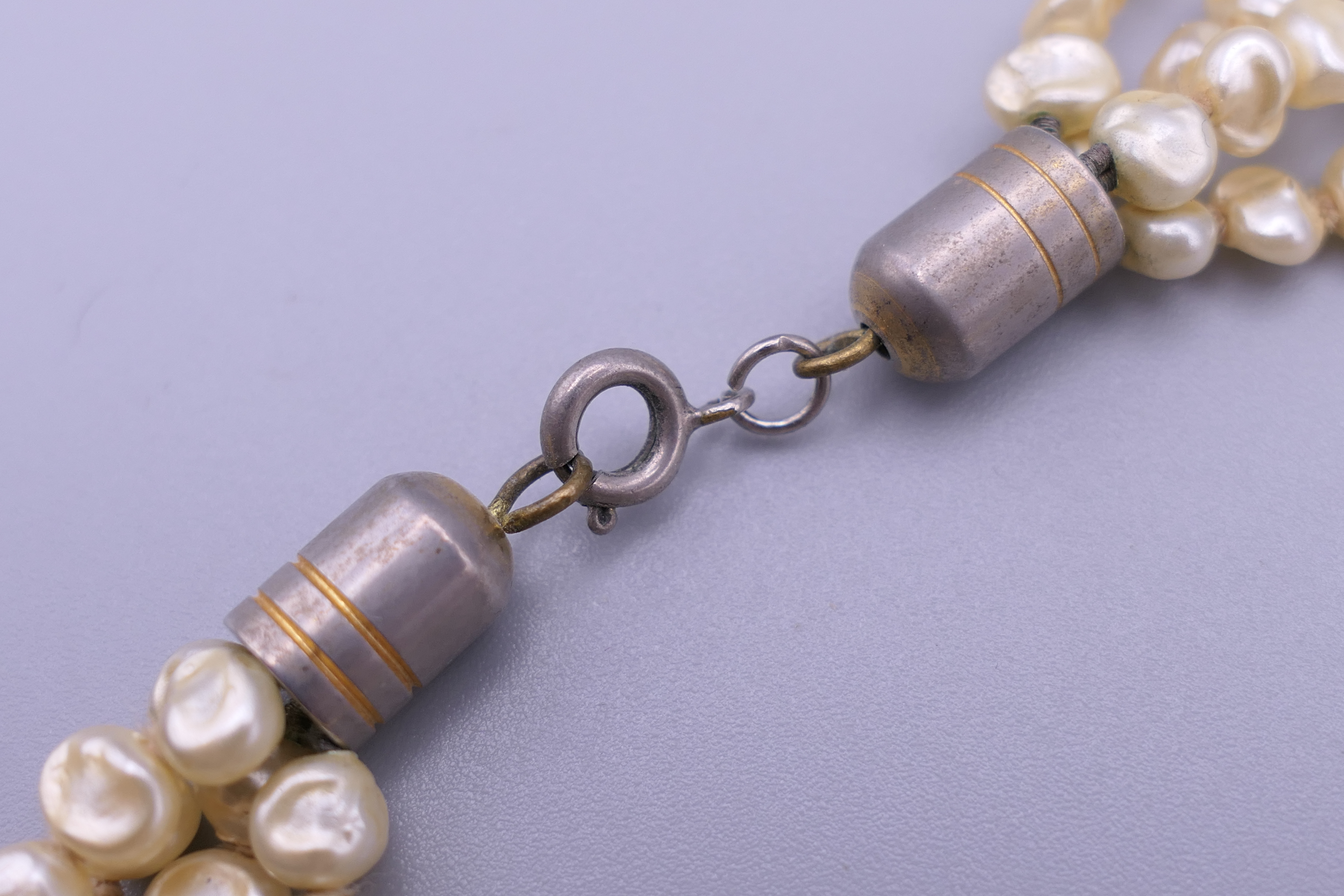 A two strand pearl necklace and a four strand pearl necklace. Each 47 cm long. - Image 7 of 9
