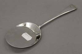 An Asprey silver pastry server. 22.5 cm long. 3.3 troy ounces.