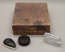 A boxed vintage shaving set, a miniature Razorette razor,