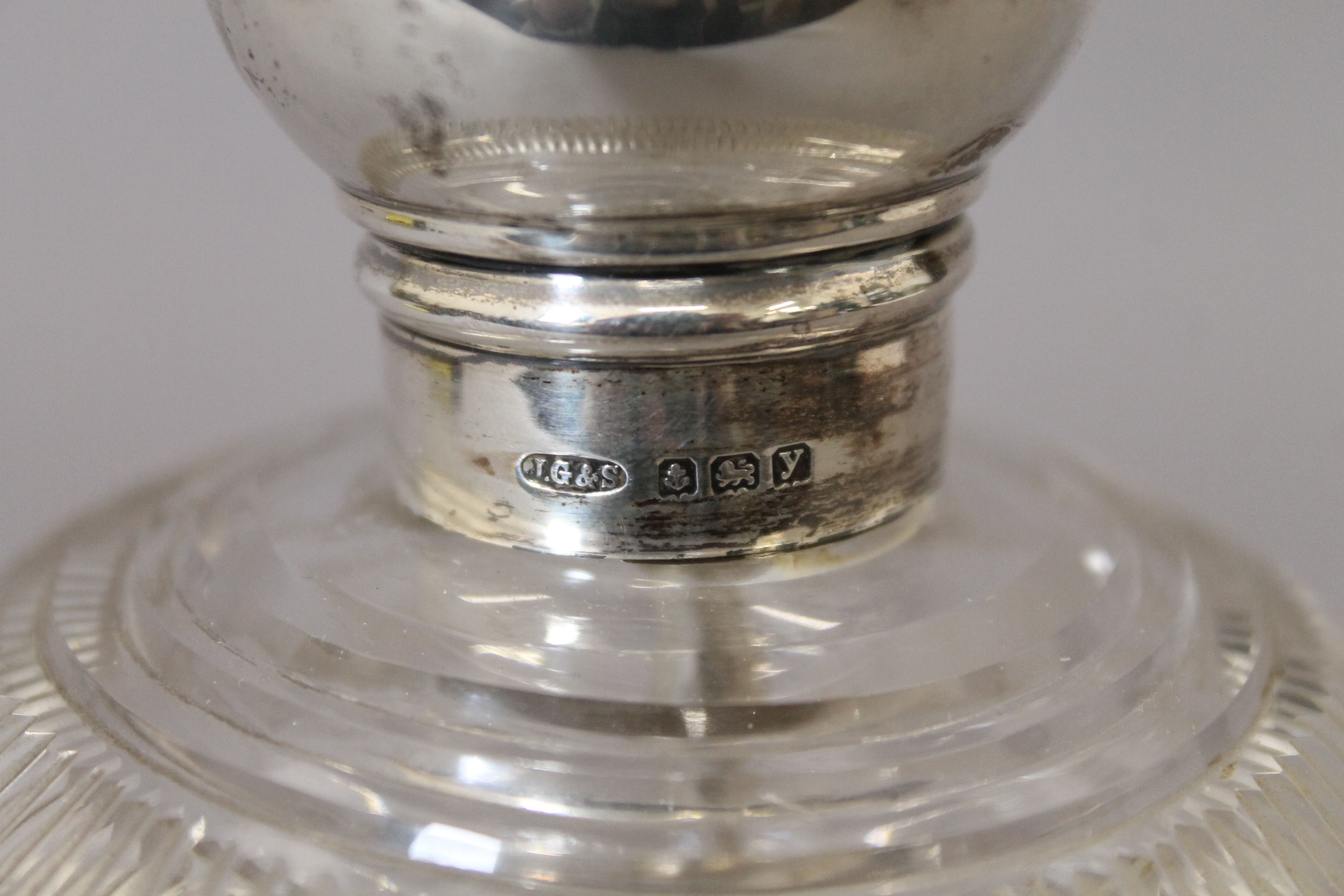 A silver topped atomiser scent bottle. 19.5 cm high. - Image 3 of 4