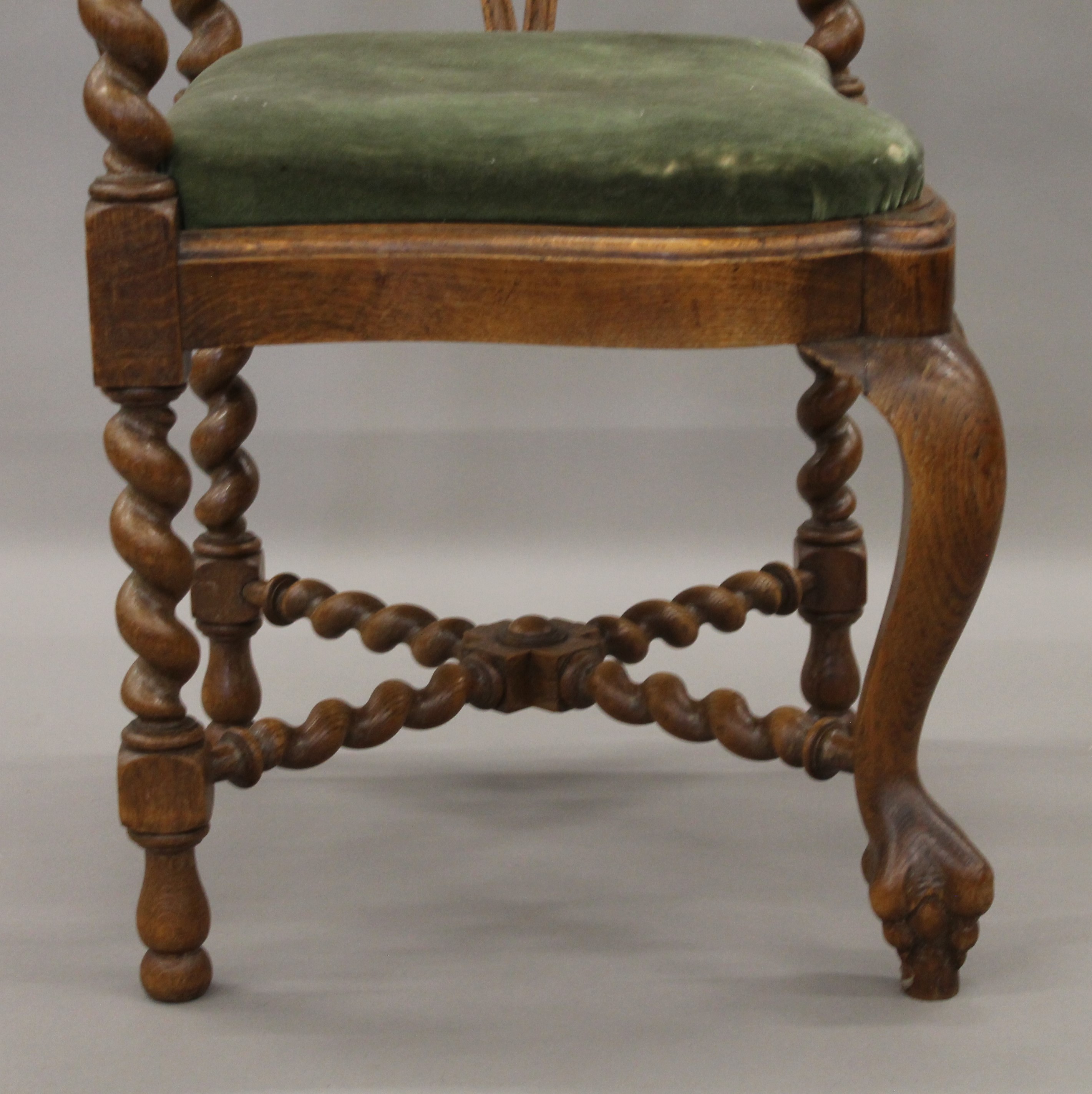 A Victorian oak barley twist corner chair. 73 cm wide. - Image 4 of 6
