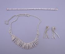 A quantity of various jewellery.