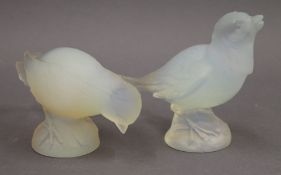 Two iridescent glass birds. The largest 10.5 cm high.