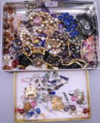 A quantity of costume jewellery