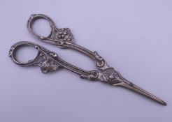 A pair of sterling silver grape scissors. 15.5 cm long.