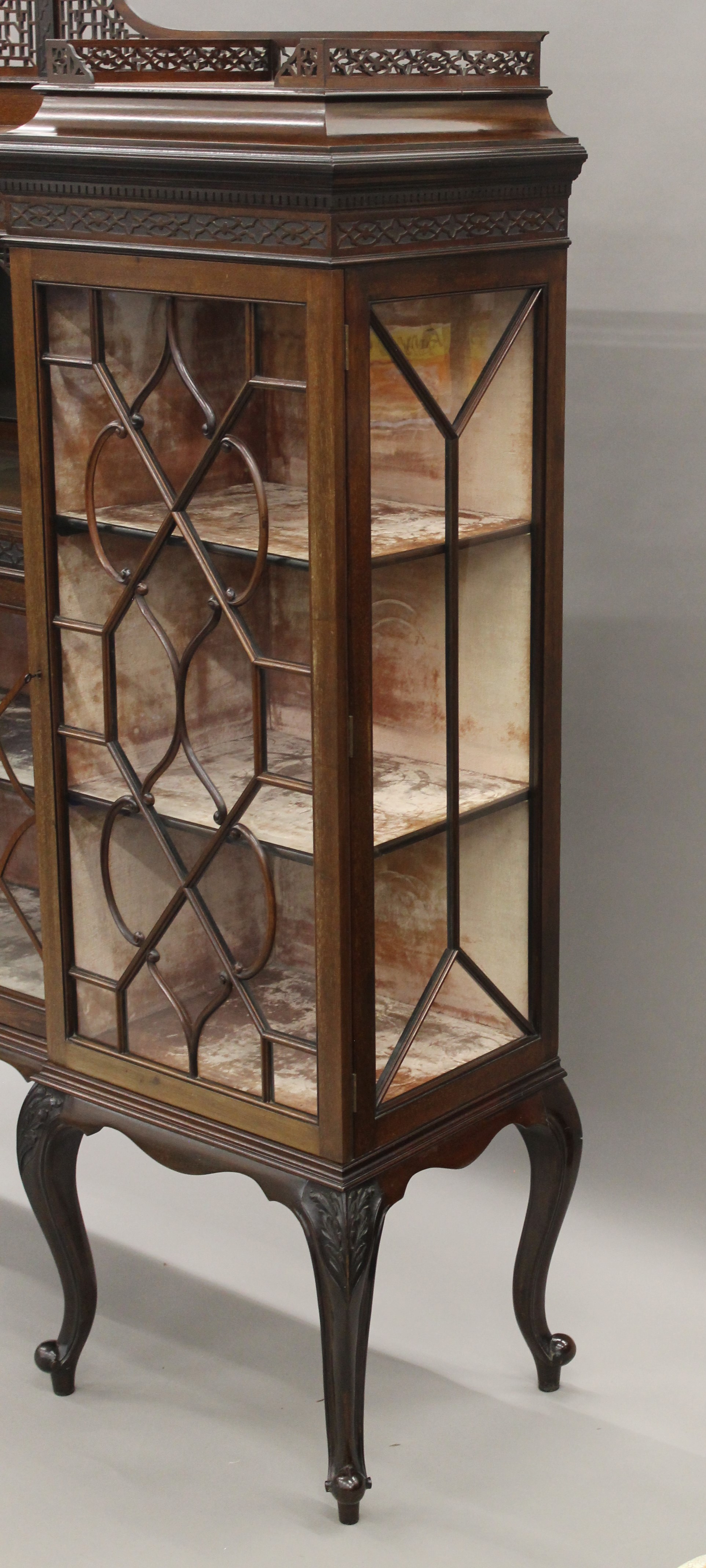 An Edwardian mahogany display cabinet. 171. - Image 4 of 4