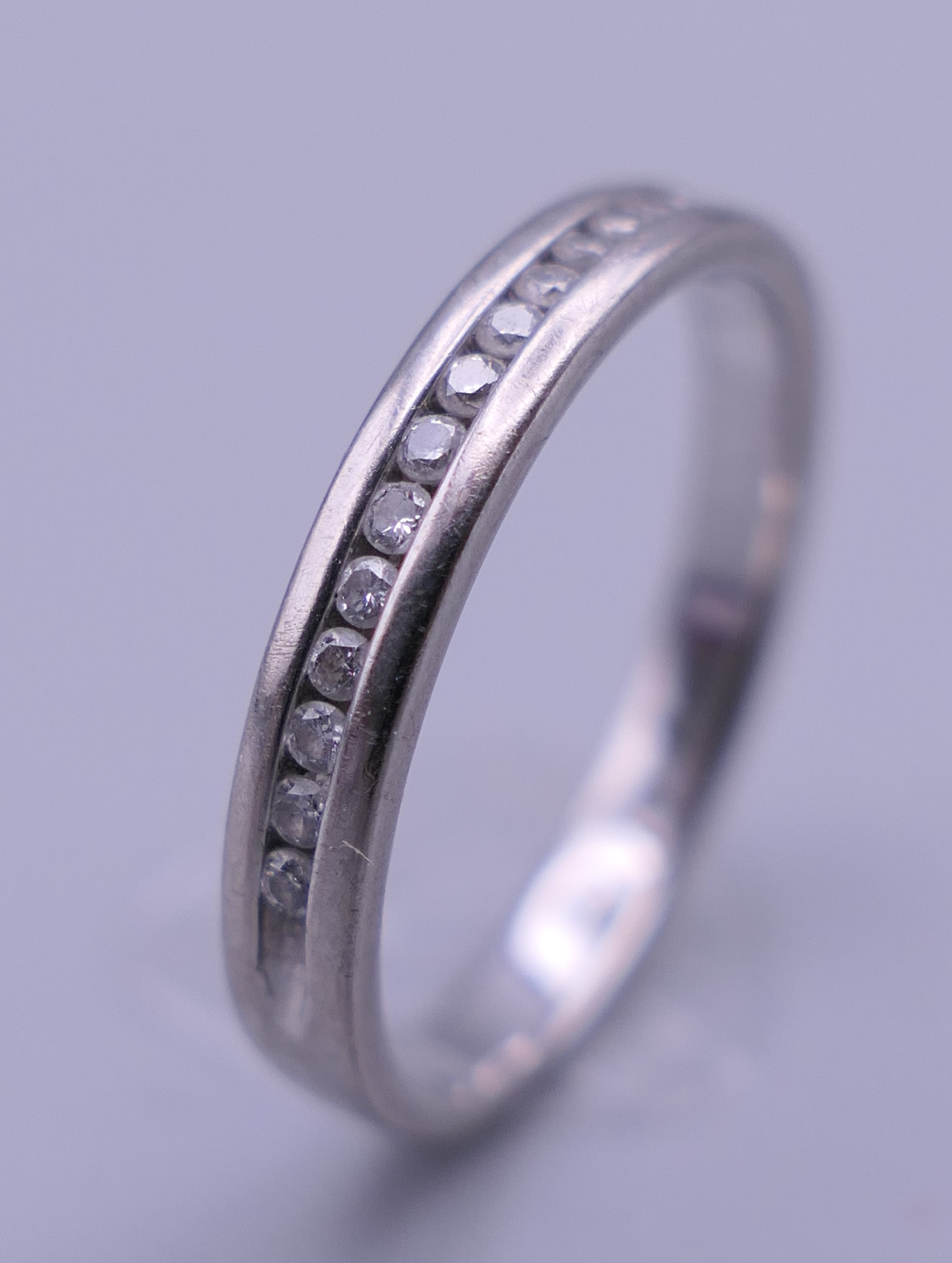 An 18 ct gold and diamond half hoop eternity ring. Ring size H/I. 1.8 grammes total weight. - Image 5 of 7