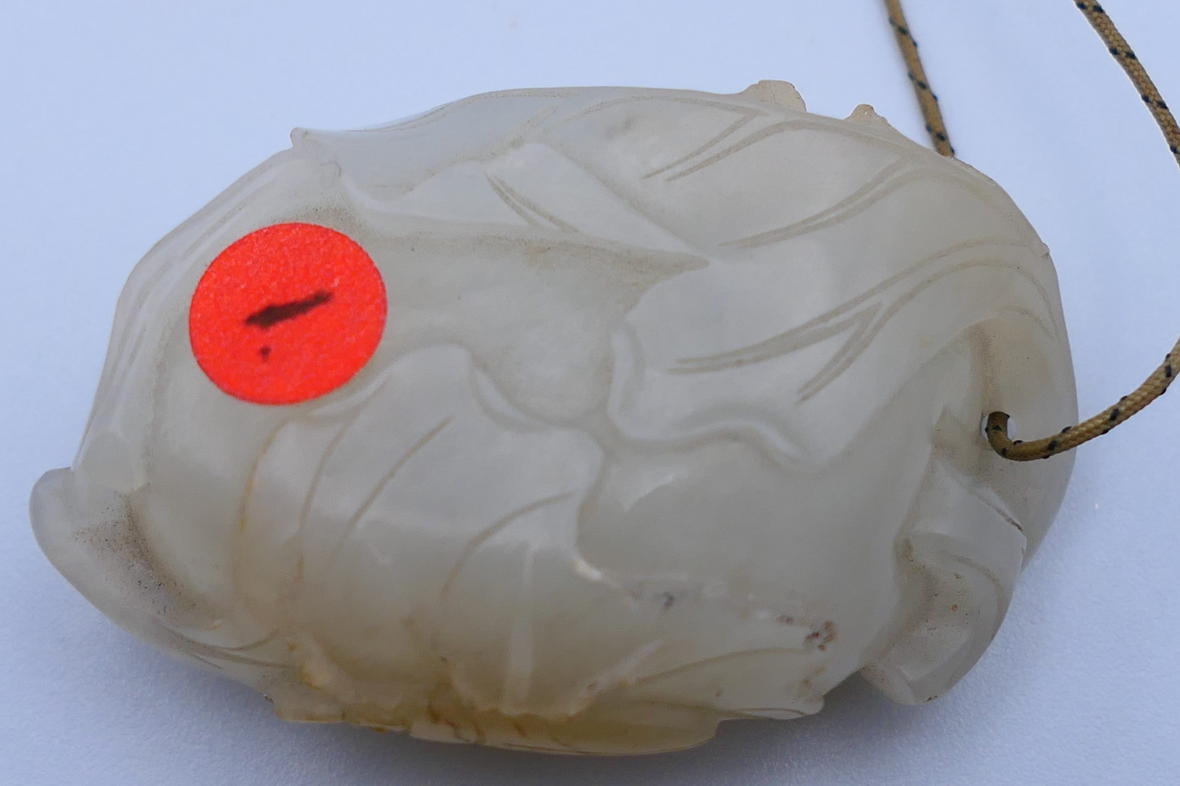 A Chinese mutton fat carved jade pendant, formed as insects on a flowering fruit. 4.5 cm high. - Image 9 of 13