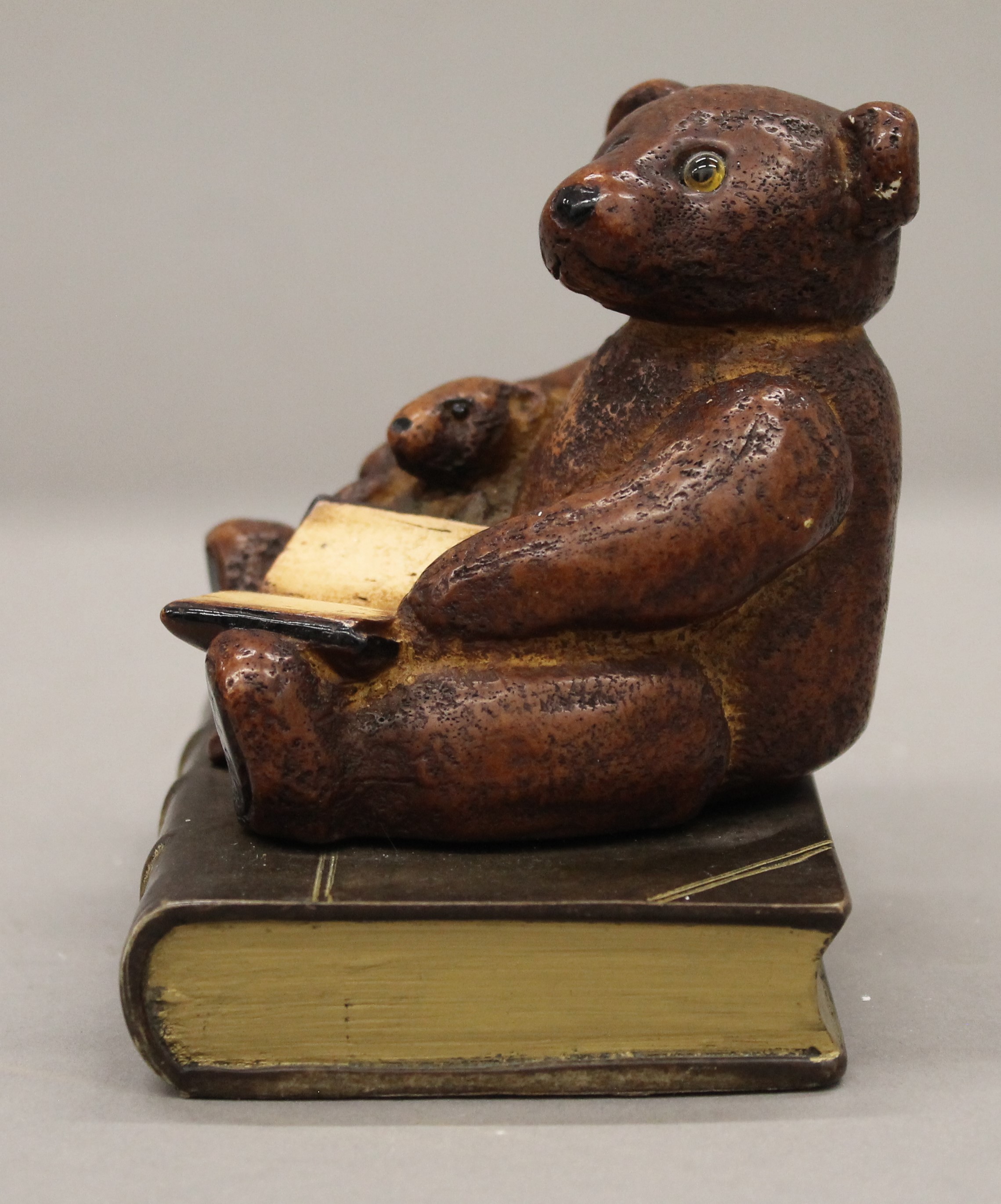 A pair of bear form bookends. 10 cm high. - Image 3 of 4