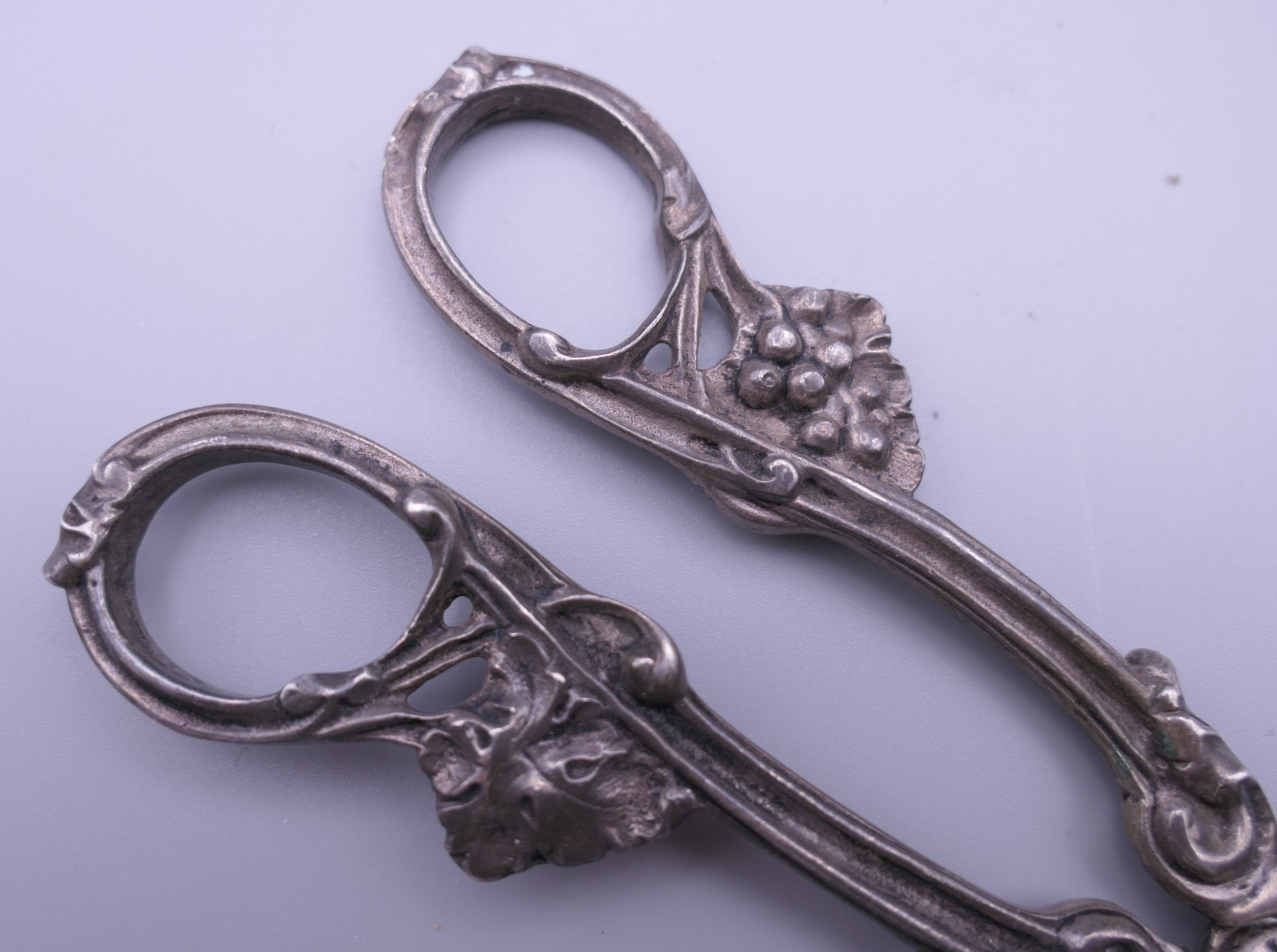 A pair of sterling silver grape scissors. 15.5 cm long. - Image 4 of 4