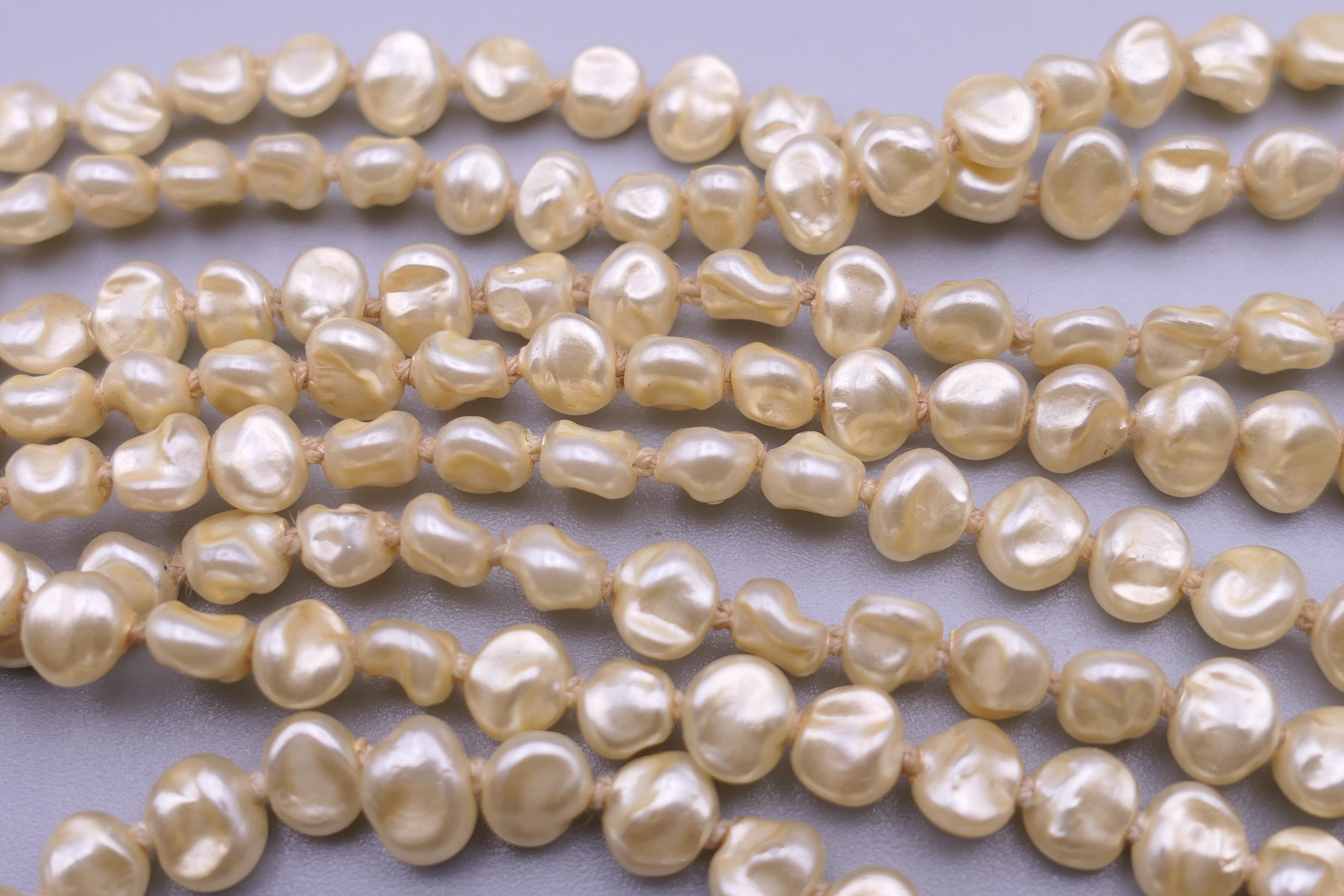 A two strand pearl necklace and a four strand pearl necklace. Each 47 cm long. - Image 9 of 9