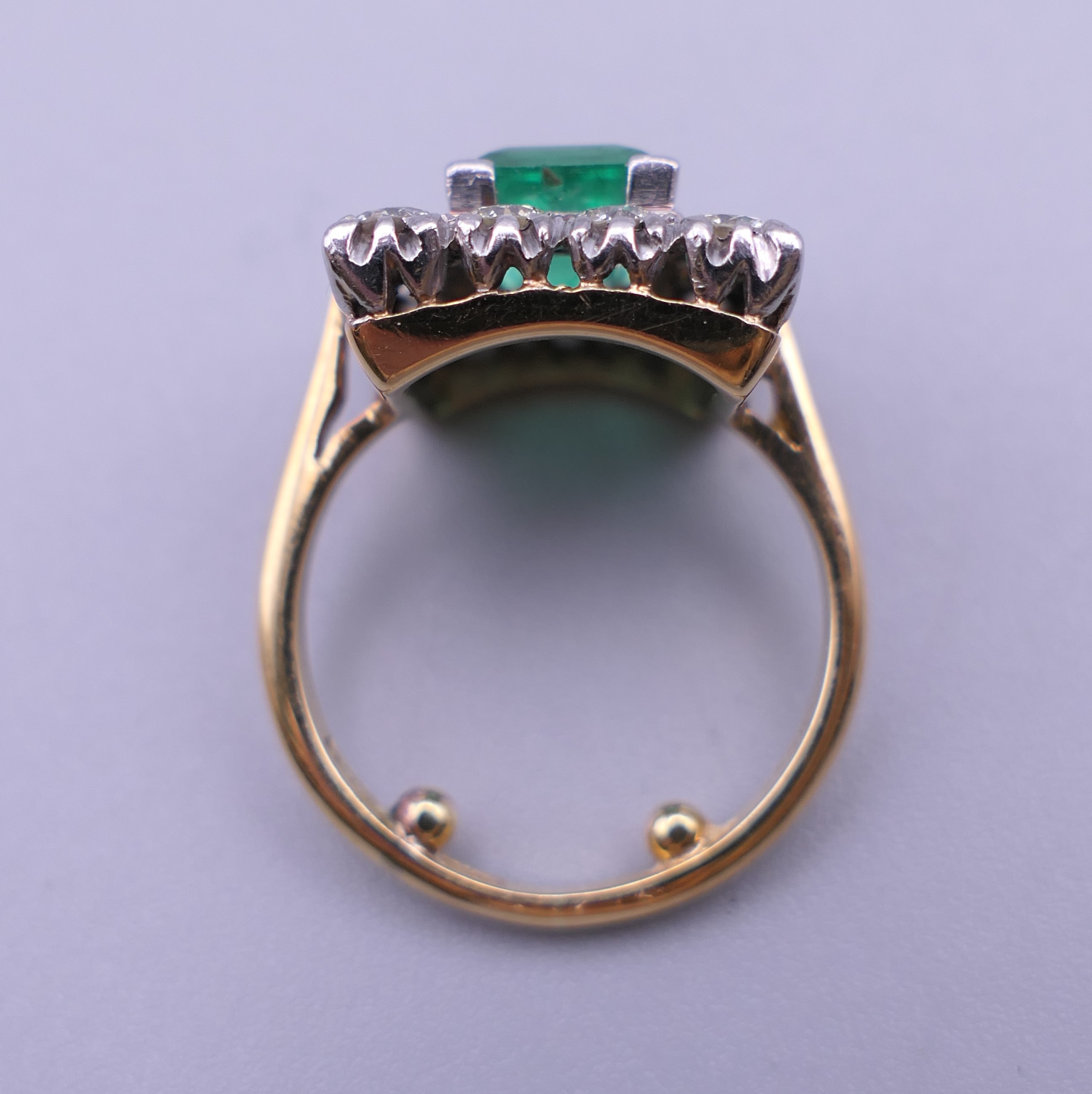 An 18 ct gold and platinum emerald and diamond ring. Ring size H/I (with previous sizing mounts). 1. - Image 4 of 8