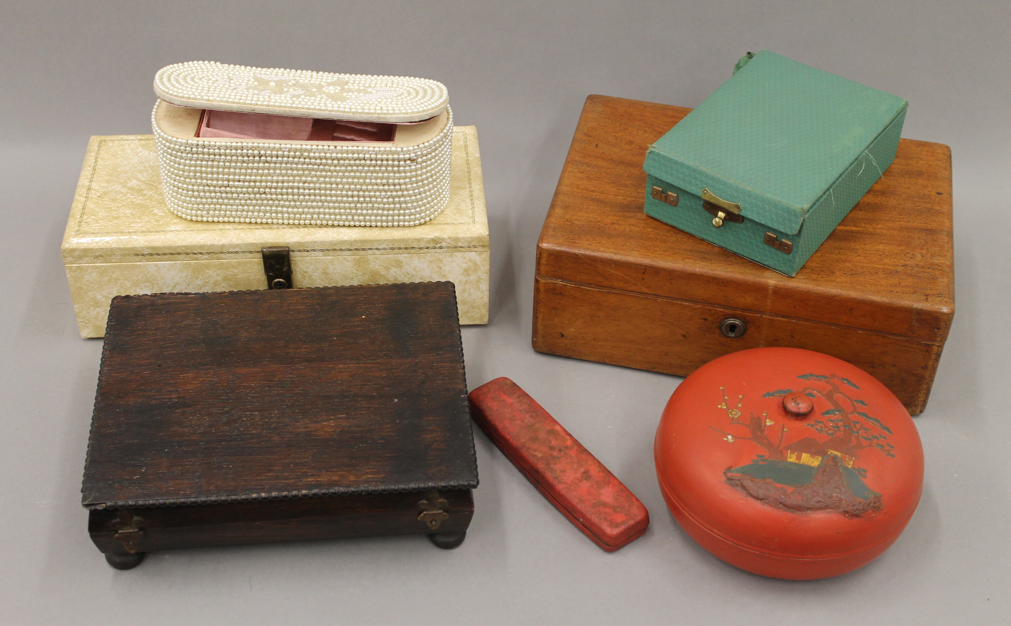 A quantity of jewellery boxes, etc.