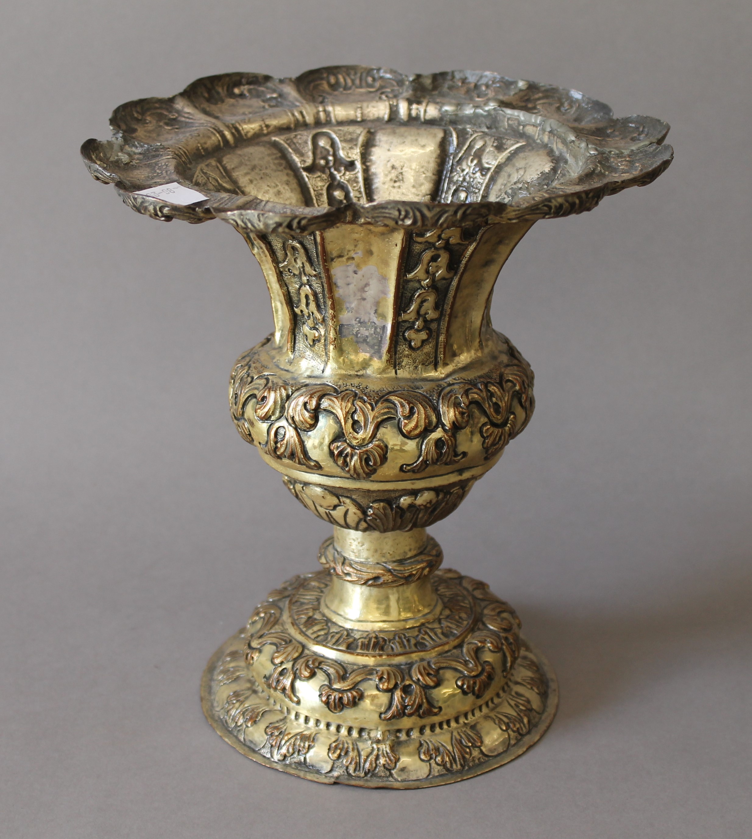 A pair of 19th century gilt copper chalices. 21 cm high. - Bild 2 aus 5