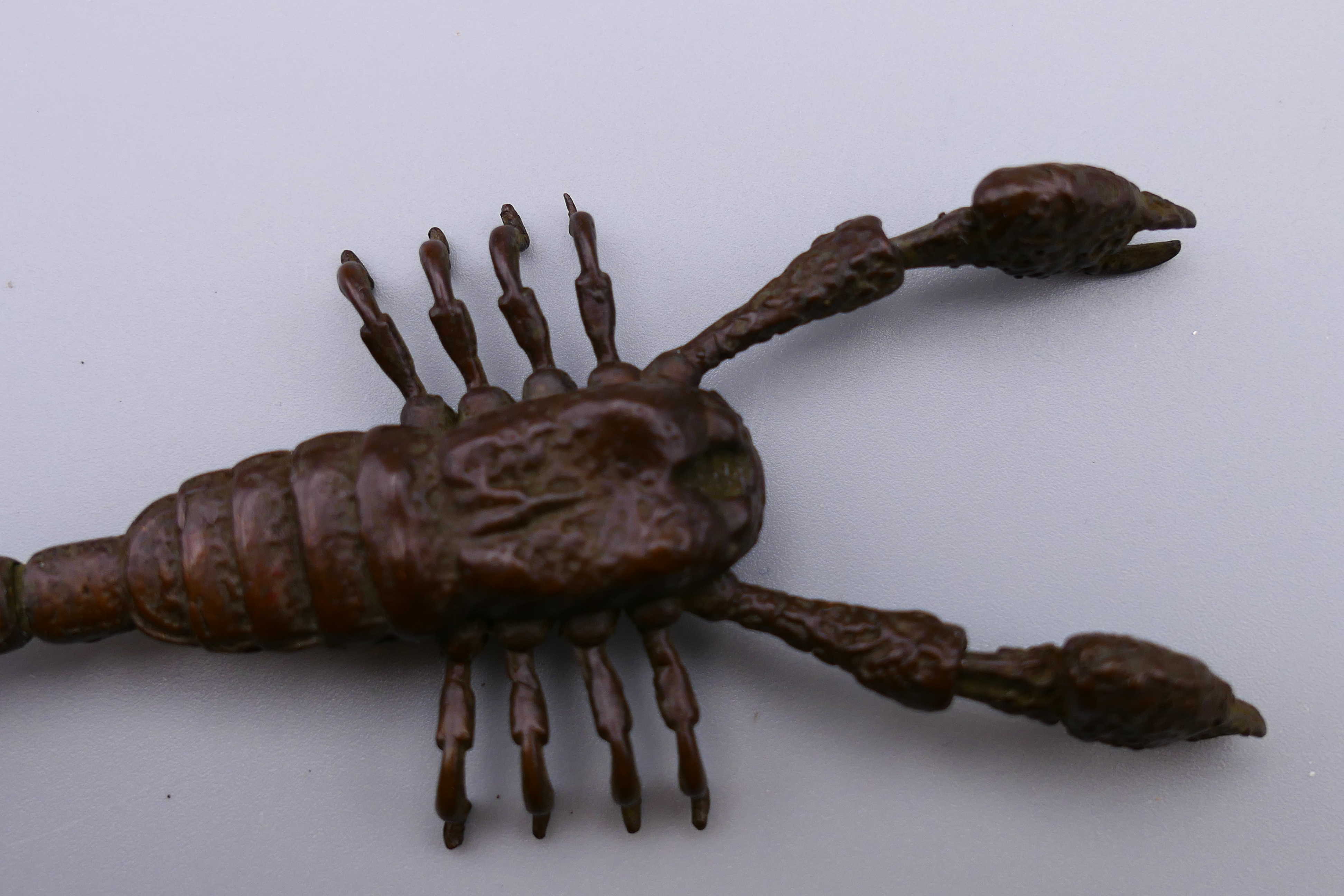 A bronze articulated model of a scorpion. 8 cm long. - Bild 4 aus 5