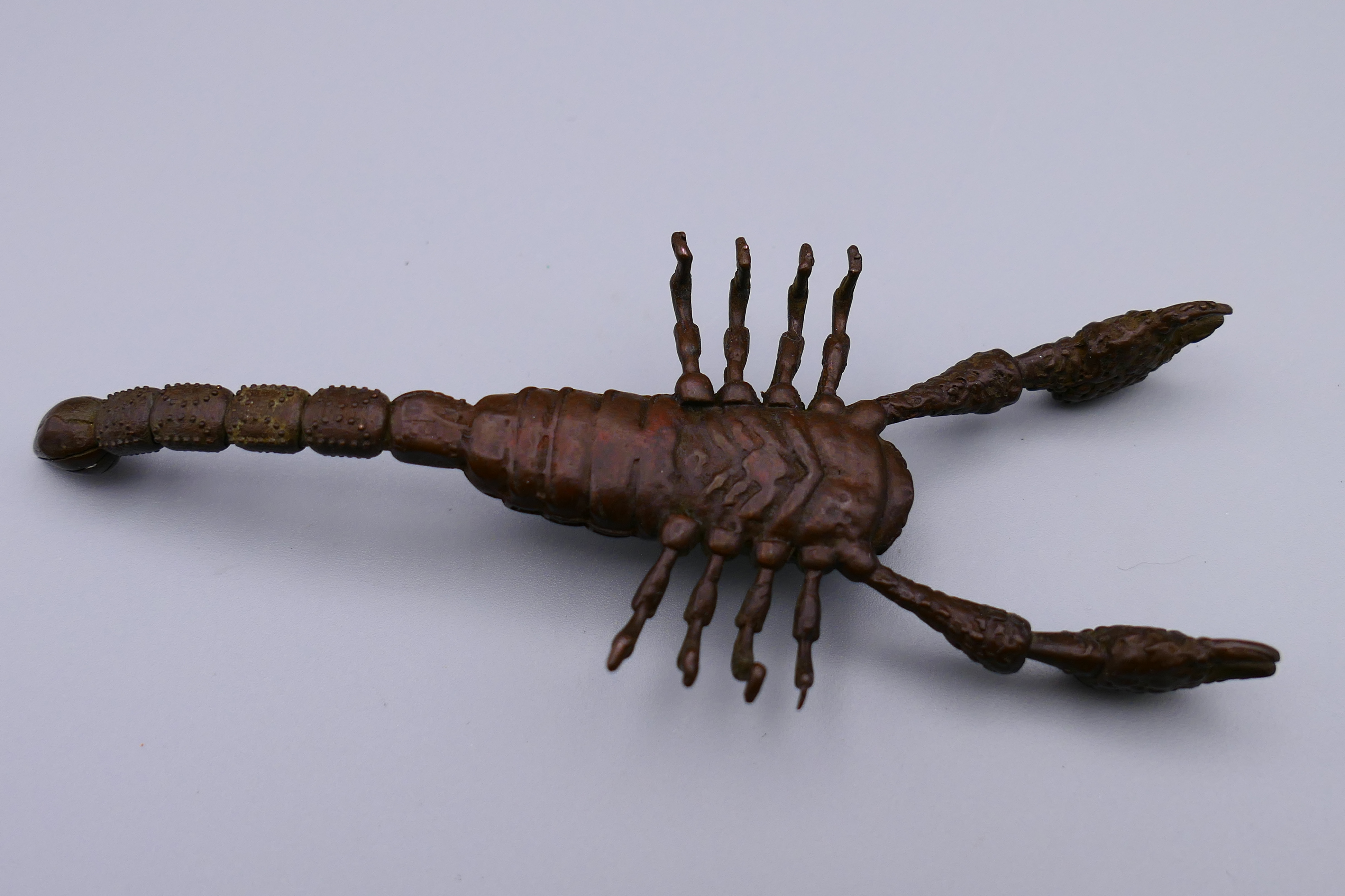 A bronze articulated model of a scorpion. 8 cm long. - Bild 3 aus 5